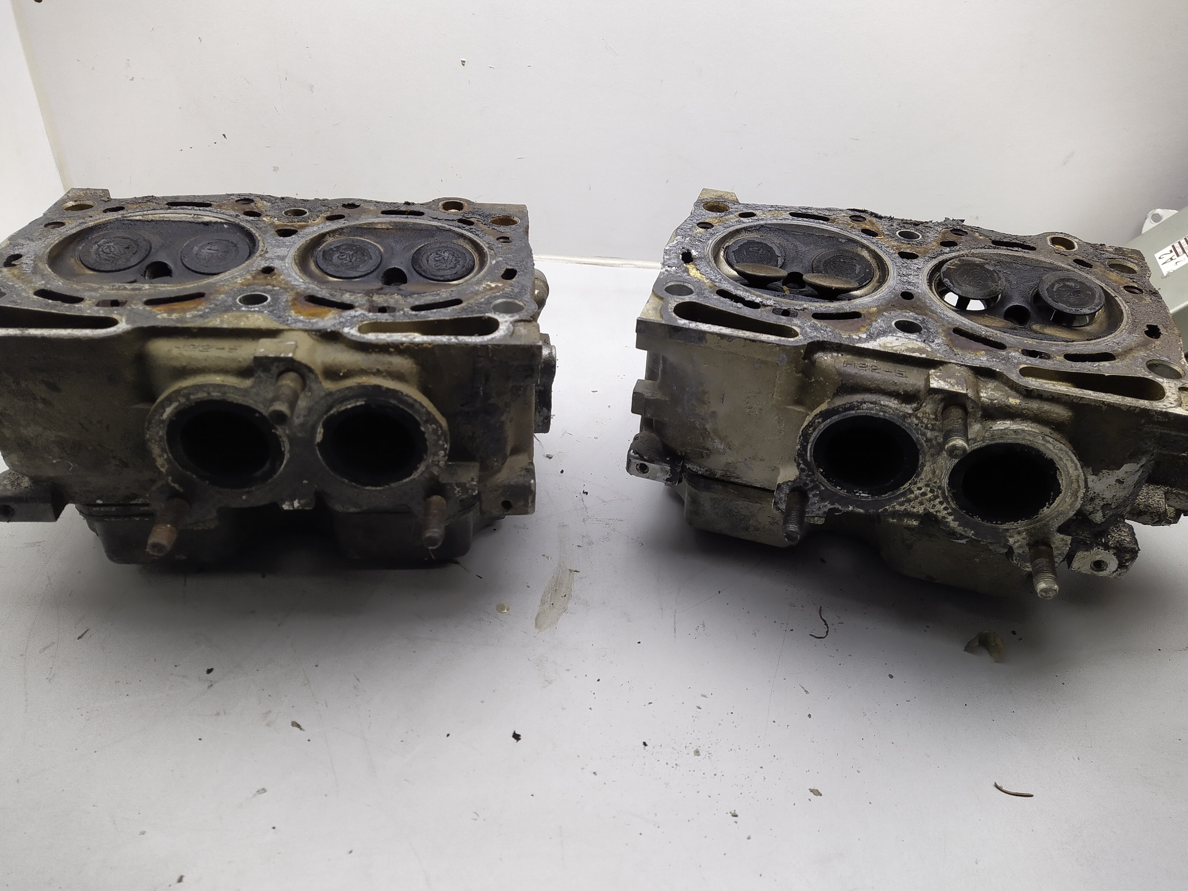 Paar Zylinderköpfe Subaru Legacy 1 BC BJF 2.2 2,2 EJ22 137PS
