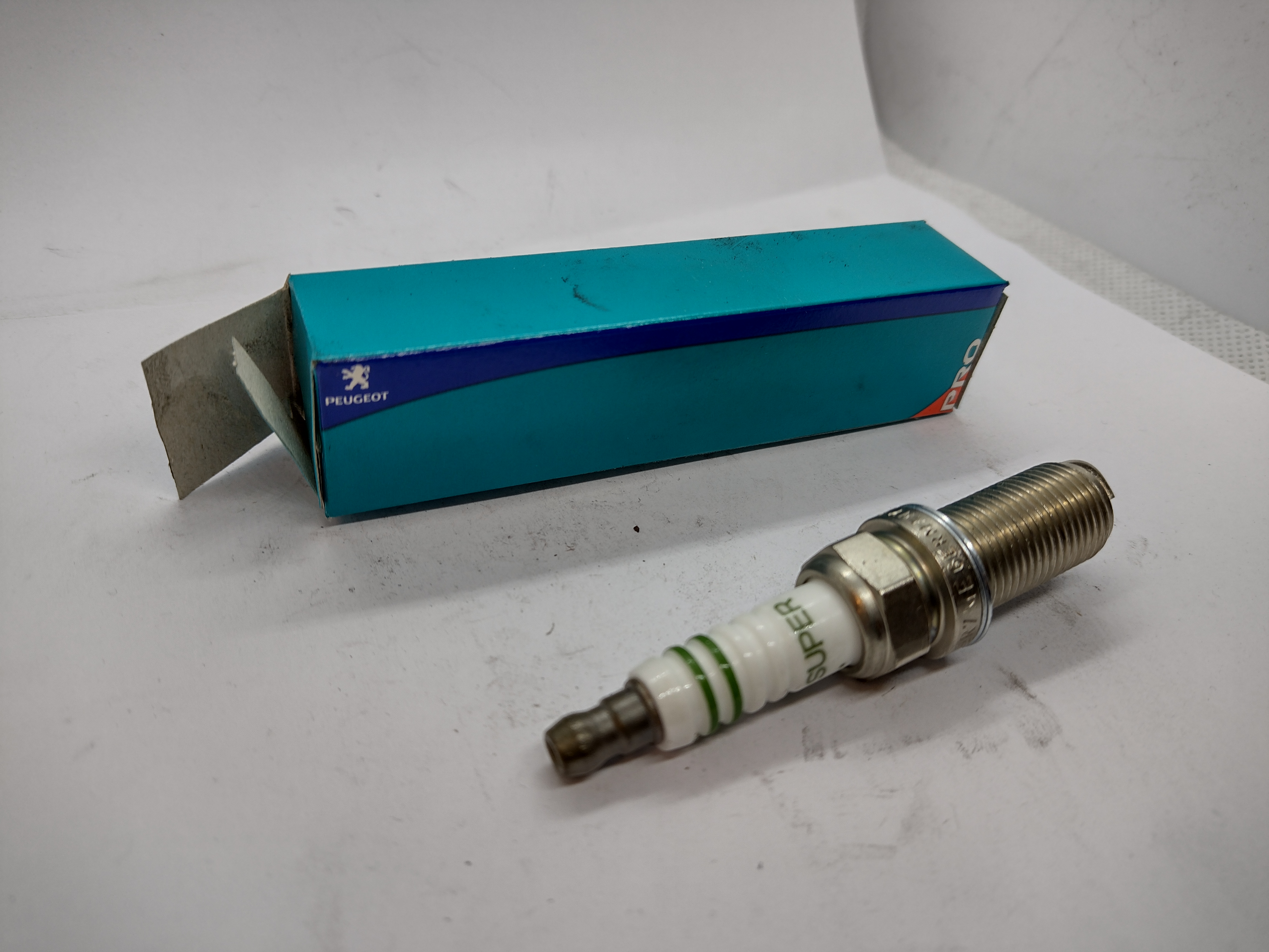 Original Peugeot Zündkerze 596090 NEU NOS NEW