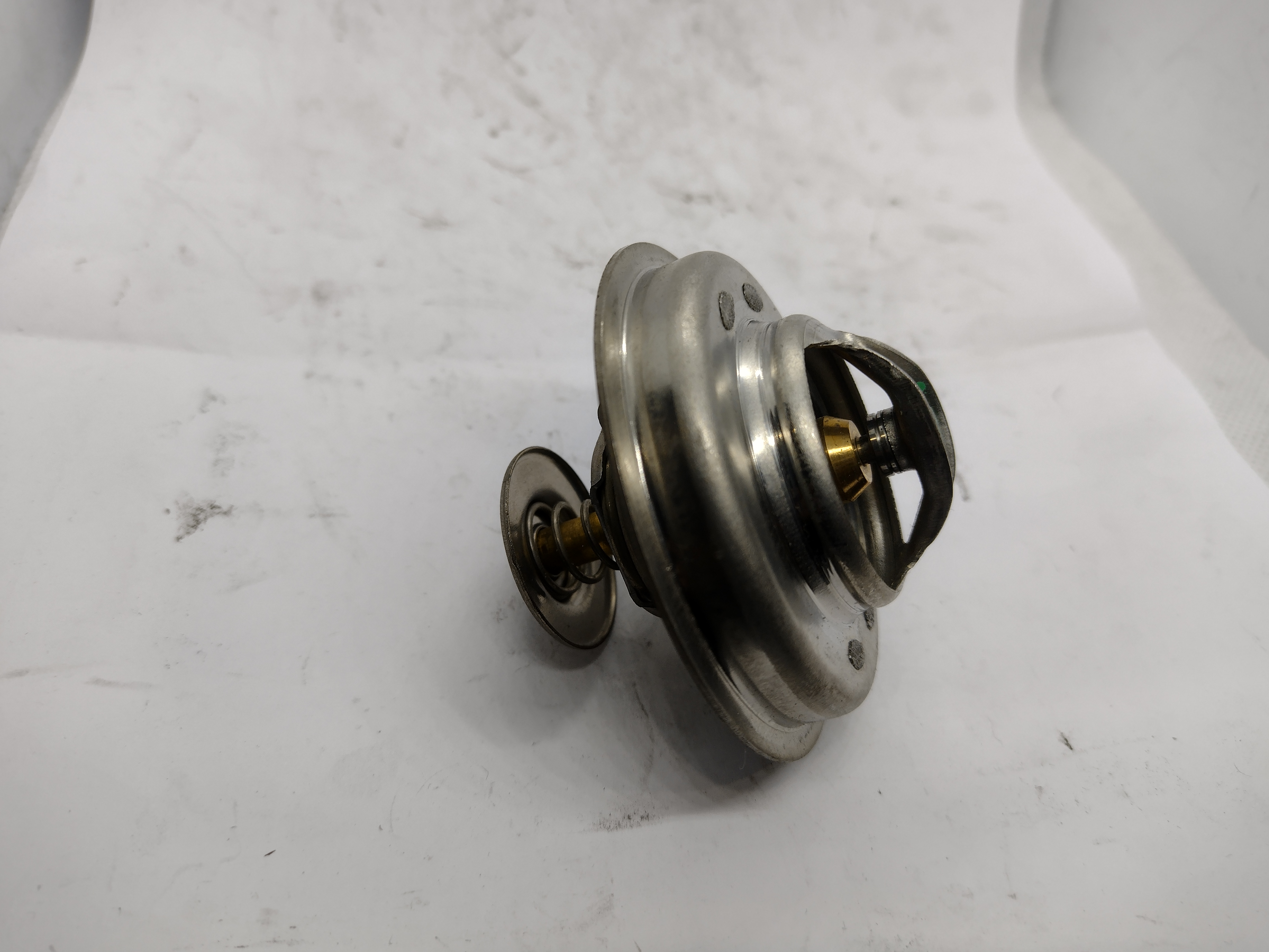 Peugeot / Citroen 83°C Thermostat 133825 NEU NOS NEW