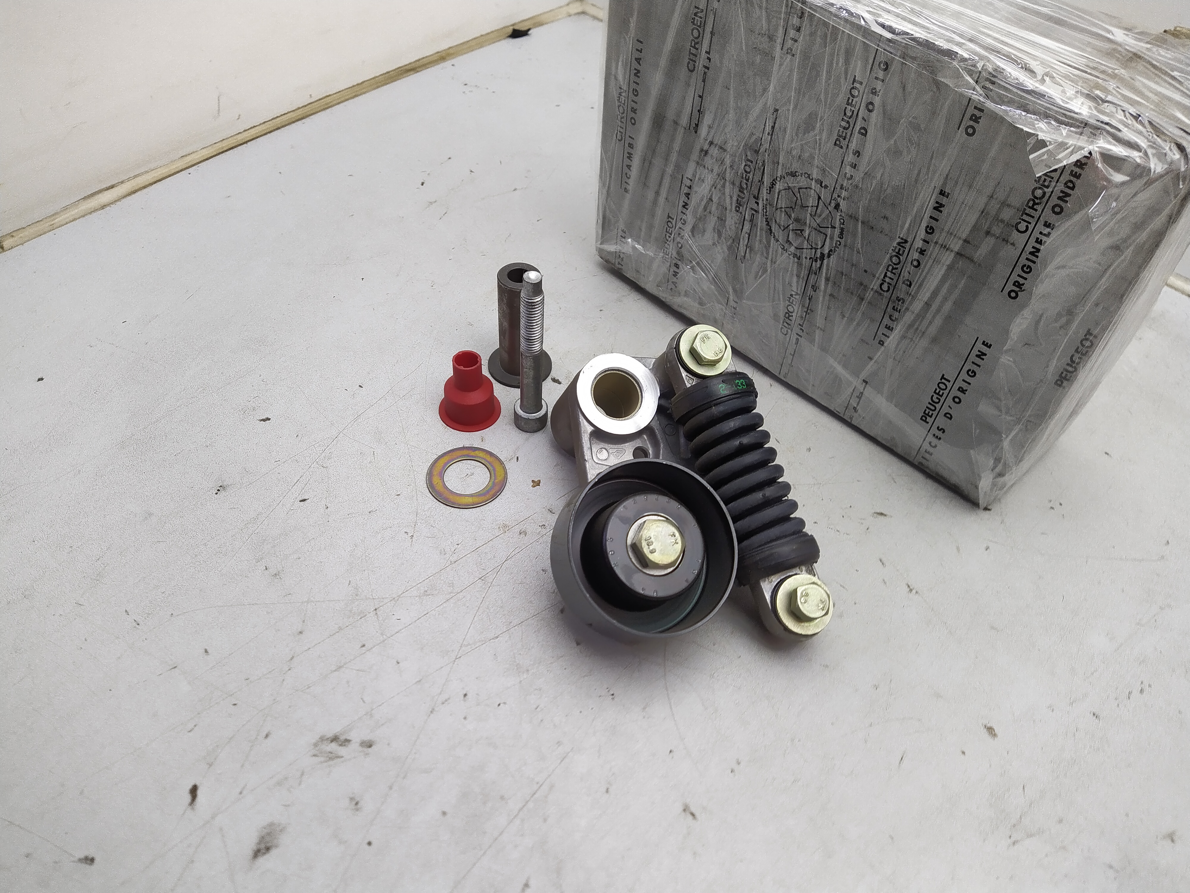 Peugeot / Citroen Spannrolle oben 65mm für Keilrippenriemen 575152 NEU NOS NEW