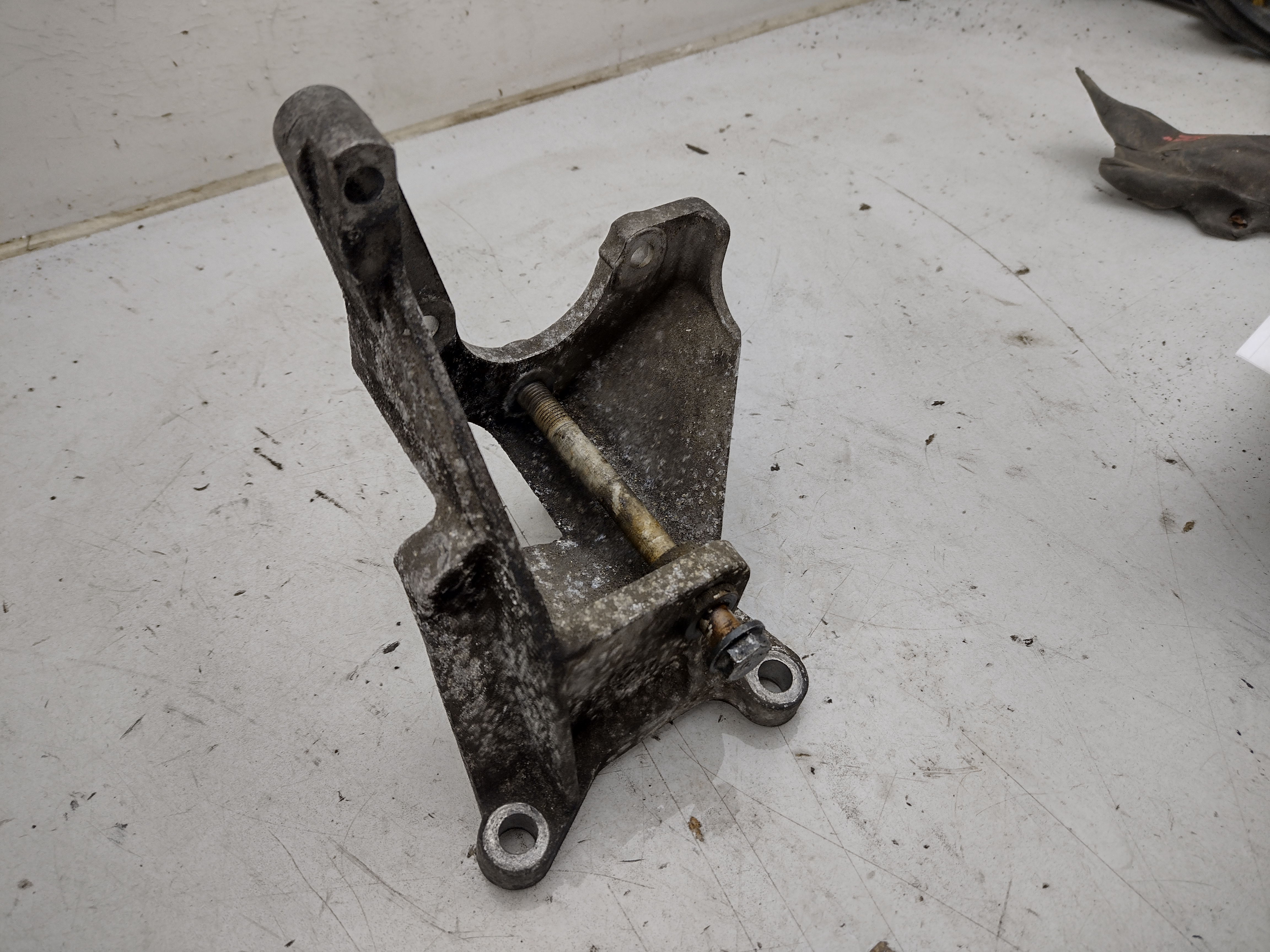 Servopumpenhalter für Subaru Outback H6 EZ30 98-03 BE BH