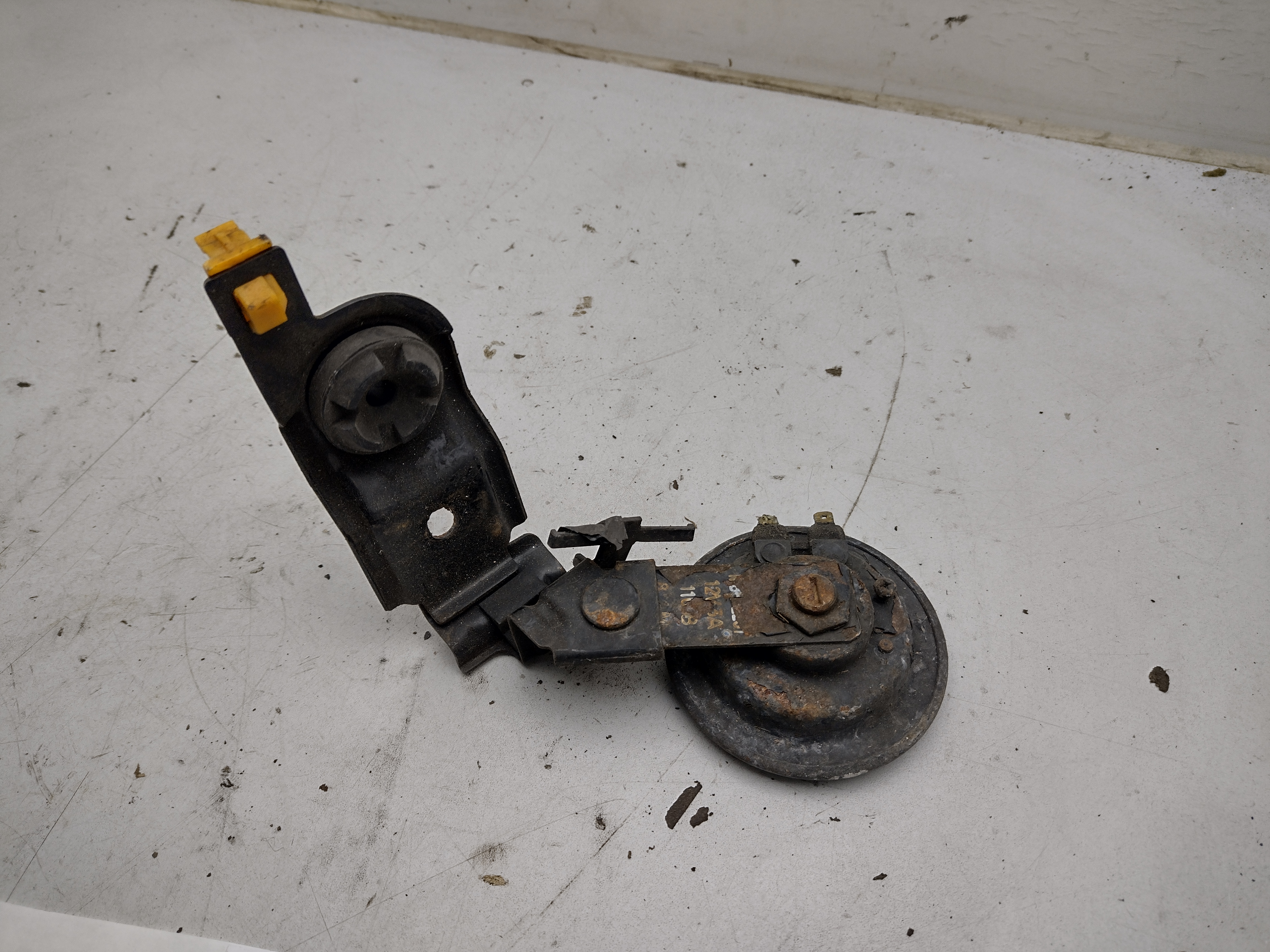Hupe mit Kühlerhalter und Haubenstange Clip für Subaru Impreza GC GF 93-00