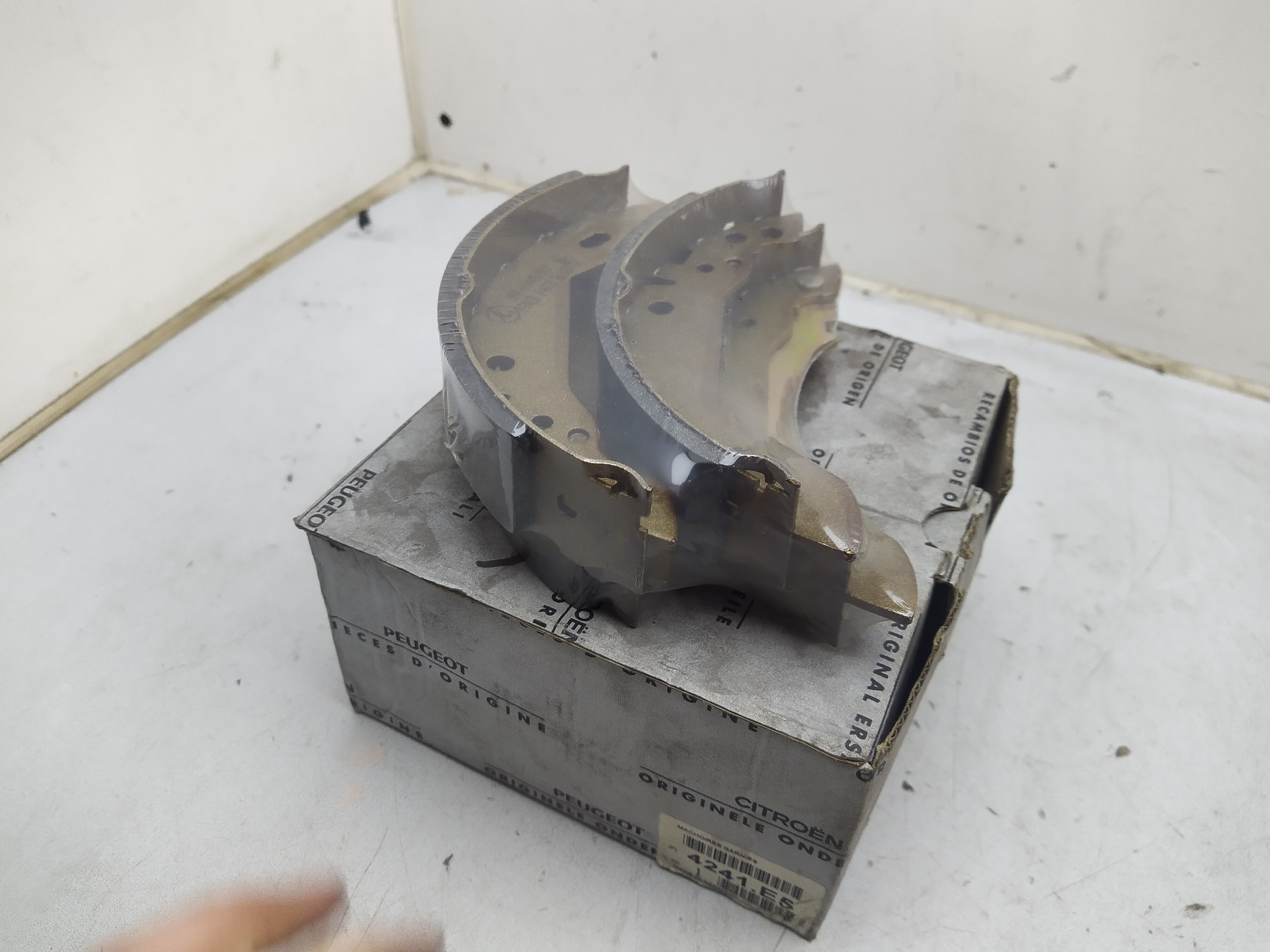 Citroen / Peugeot Bremsbackensatz 4241E5 NEU NOS NEW