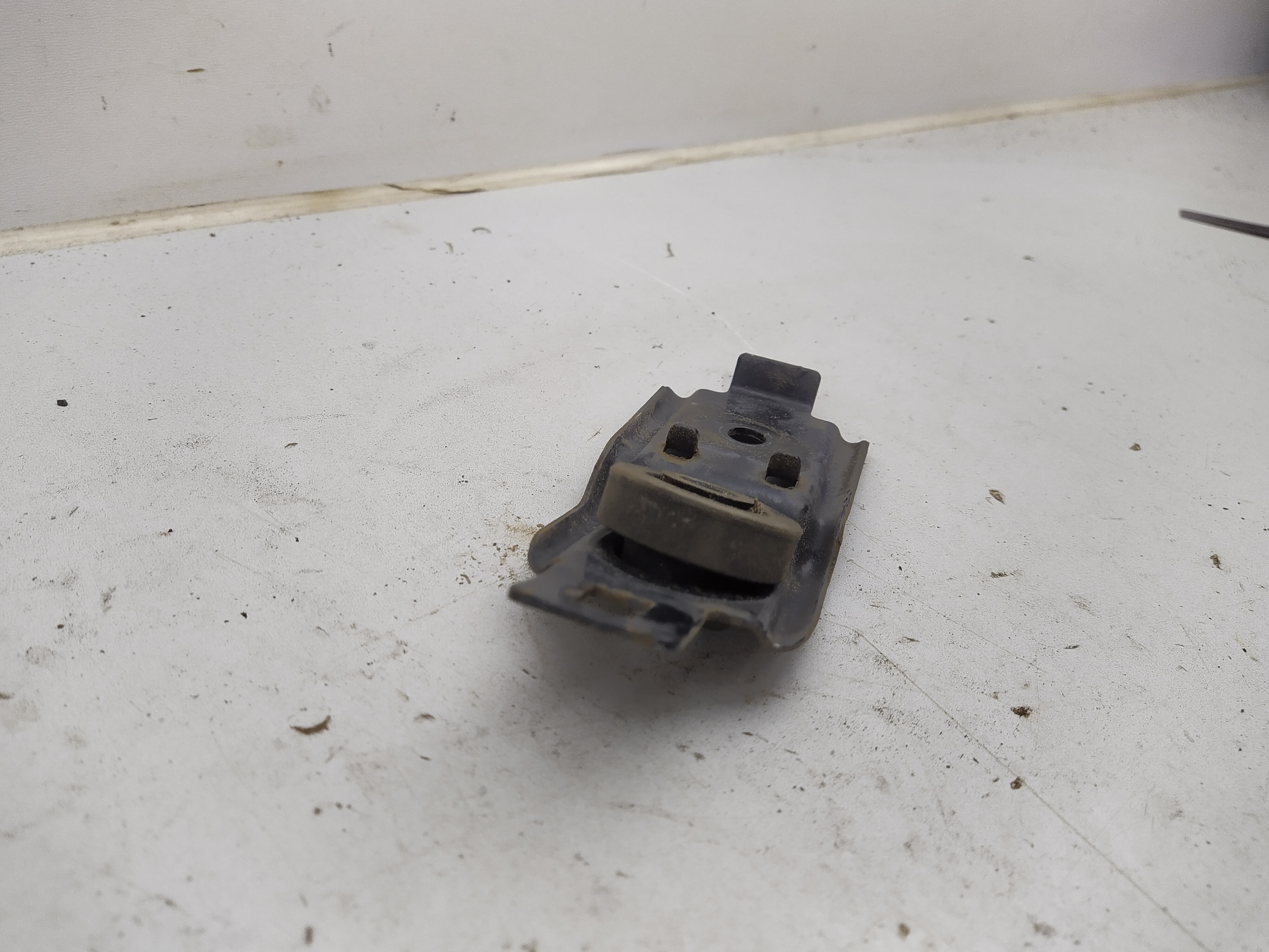Kühlerhalter mit Gummi von Subaru Impreza 1 GC GF 93-00