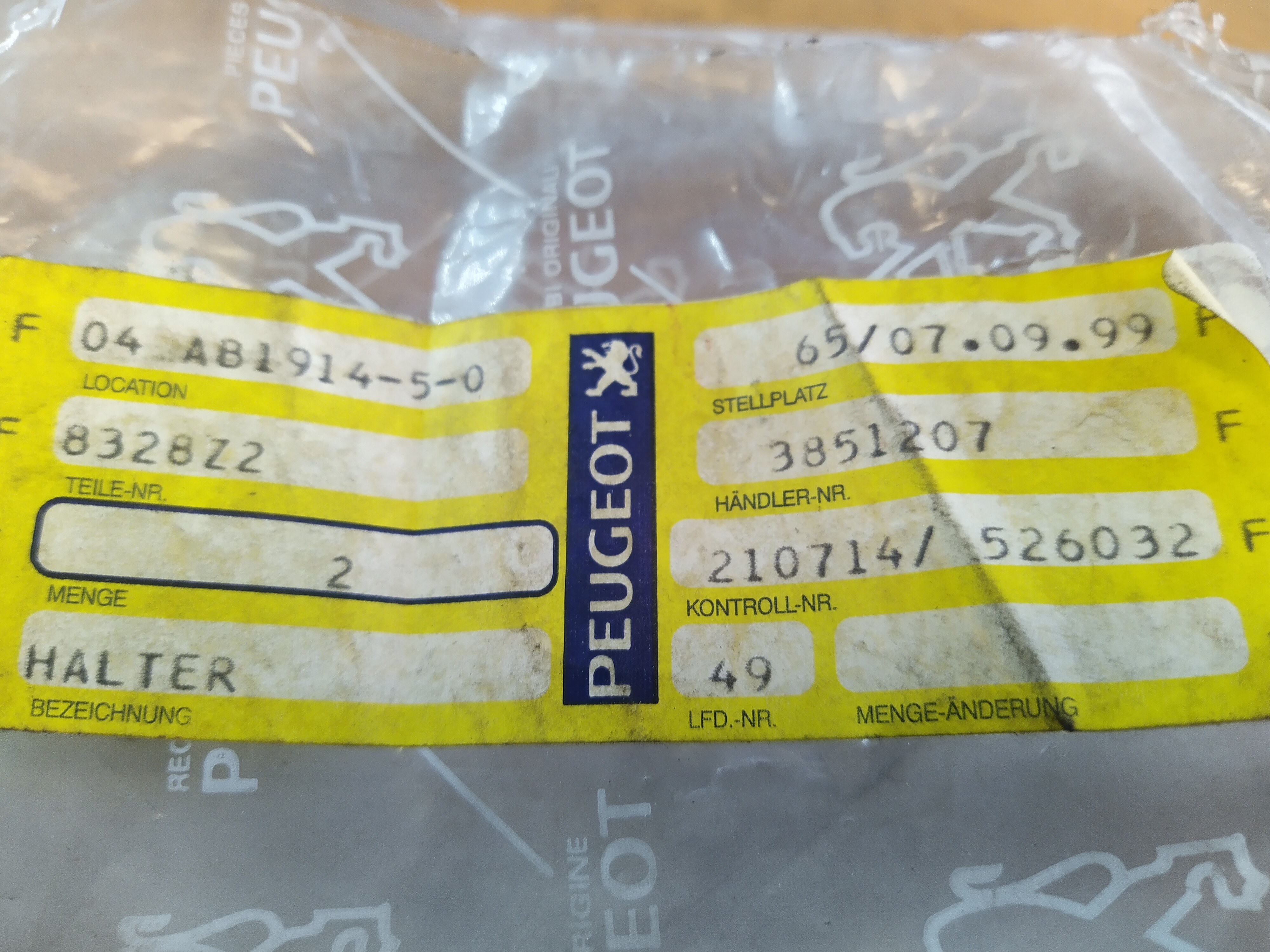Original Peugeot 406 8328Z2 GEHAUESE HALTER NEU NOS