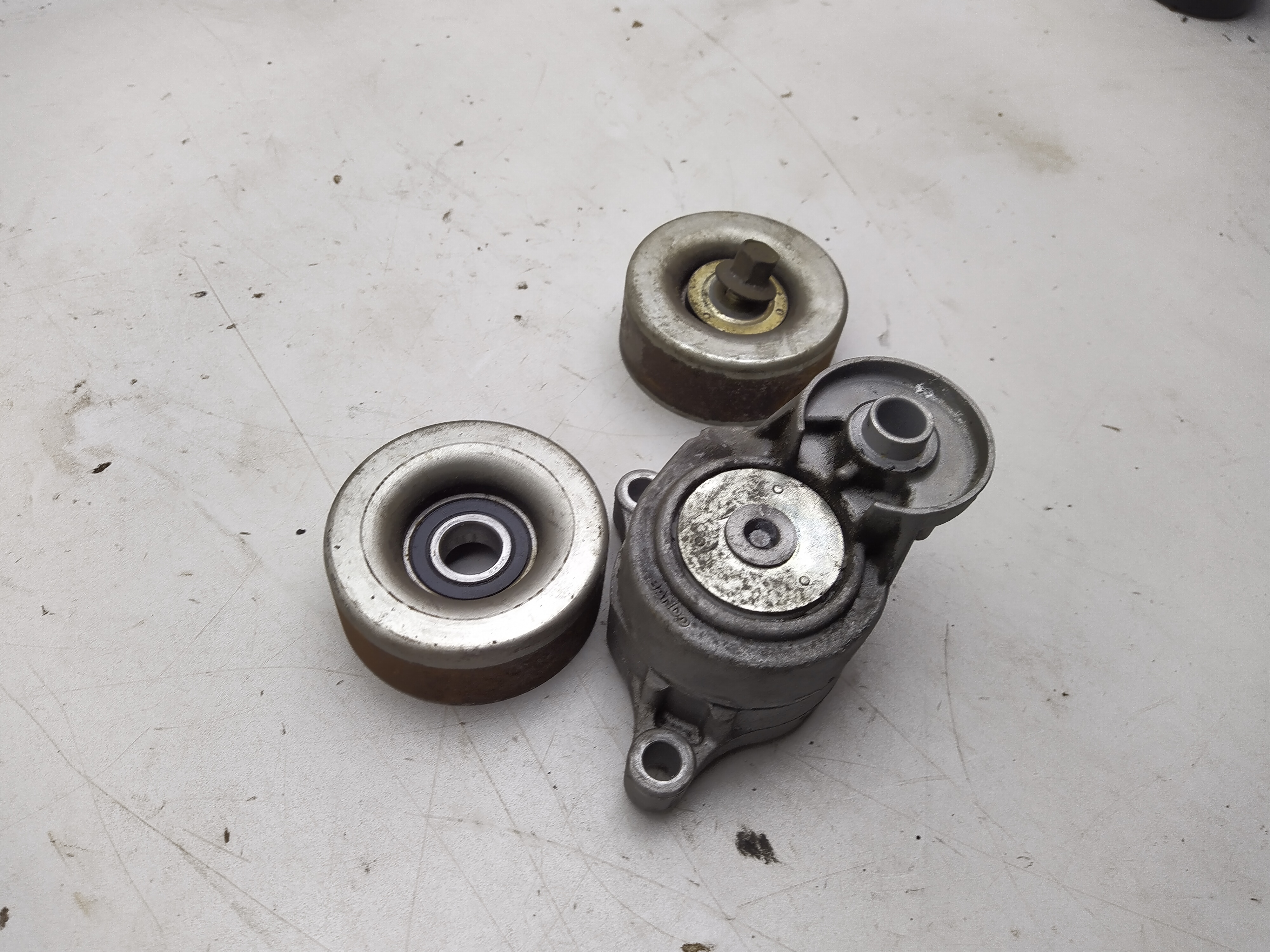 Keilriemenspanner und Umlenkrollen  von Subaru Outback H6 BH BH