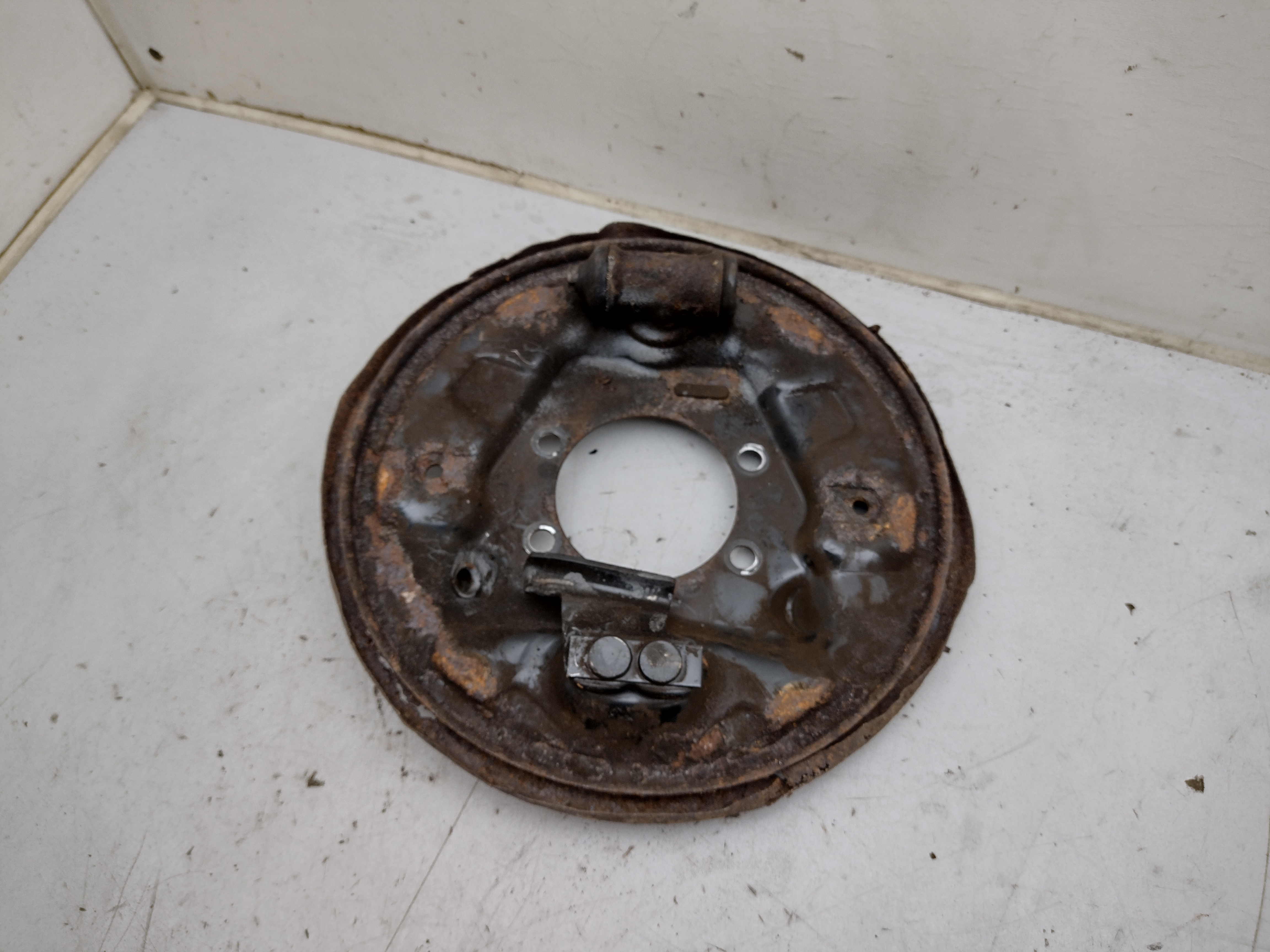 gebrauchtes Ankerblech hinten links für Subaru Impreza 1 GC GF Legacy 1 BC BJF ohne ABS