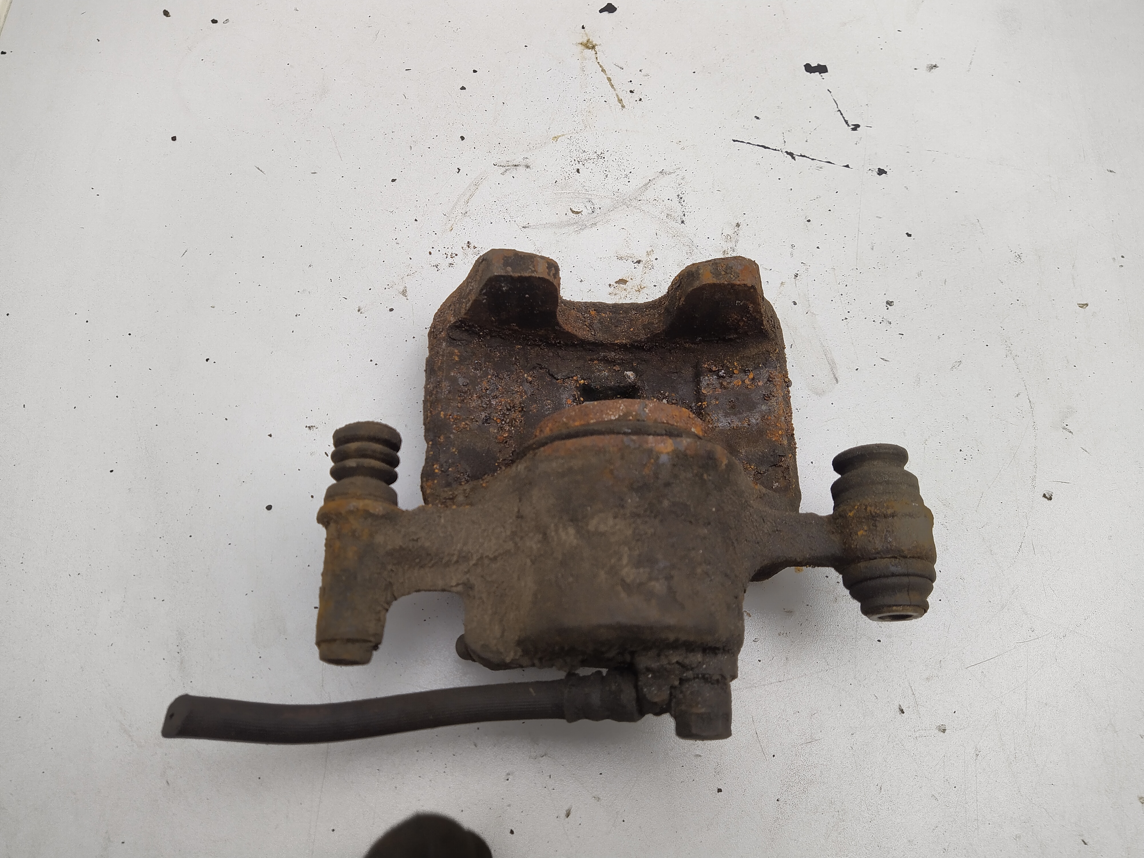 Bremssattel vorne links SUBARU IMPREZA GC GF Legacy BD BG Forester SF