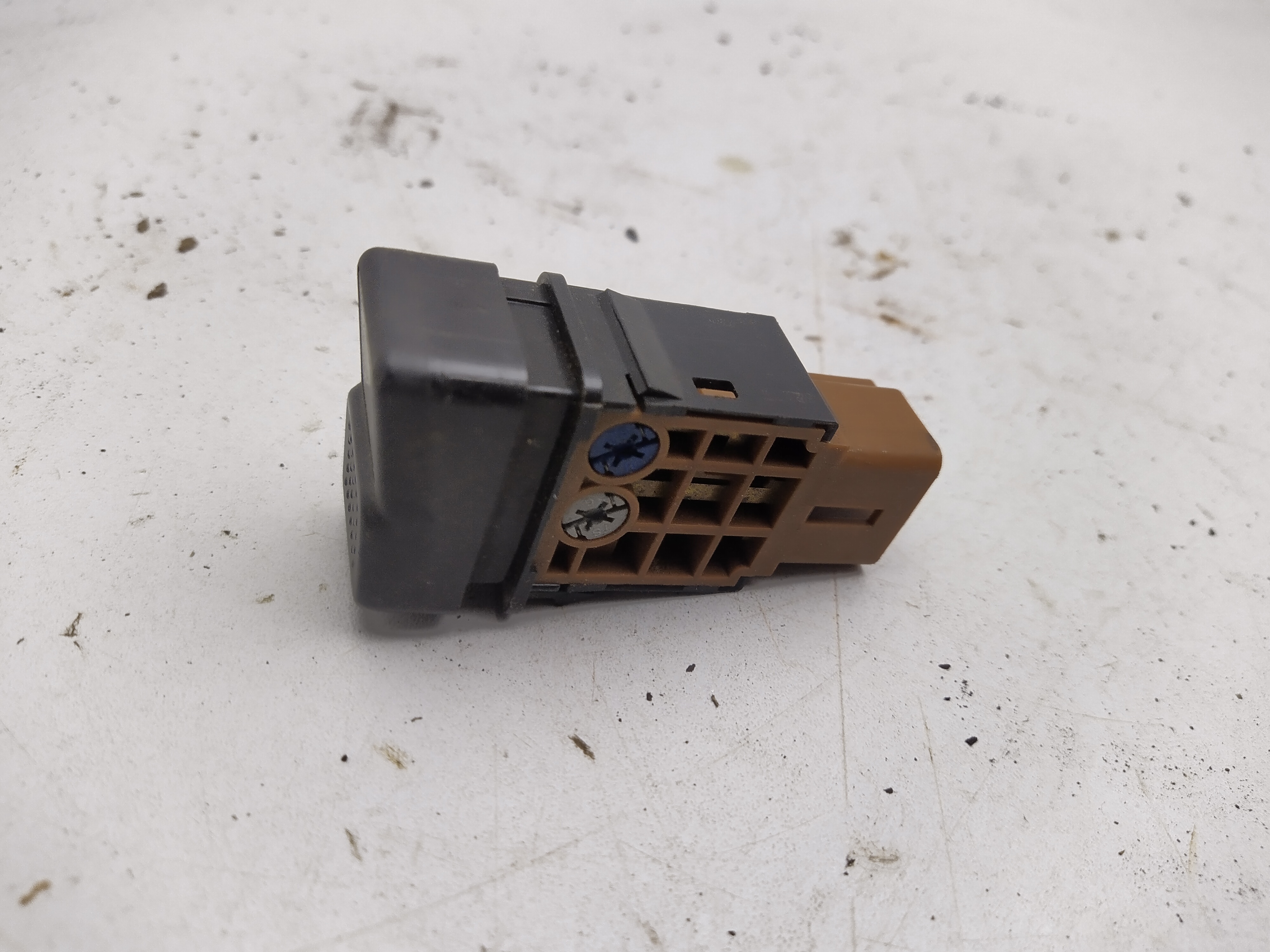 HEIGHT Schalter vom Luftfahrwerk von einen Subaru Legacy 1 BJF