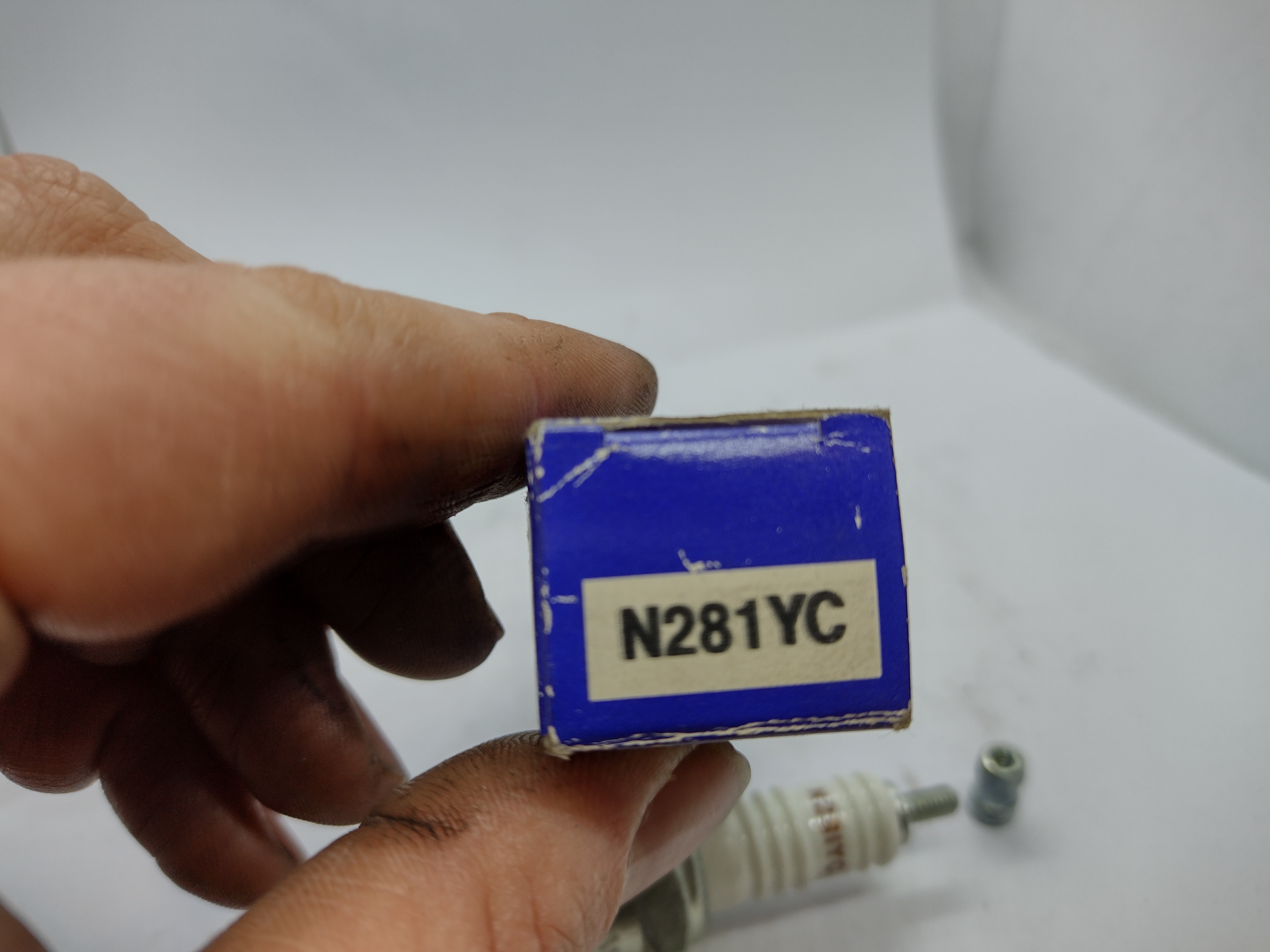 Original Peugeot Zündkerze 596216 Champion N281YC NEU NOS NEW 