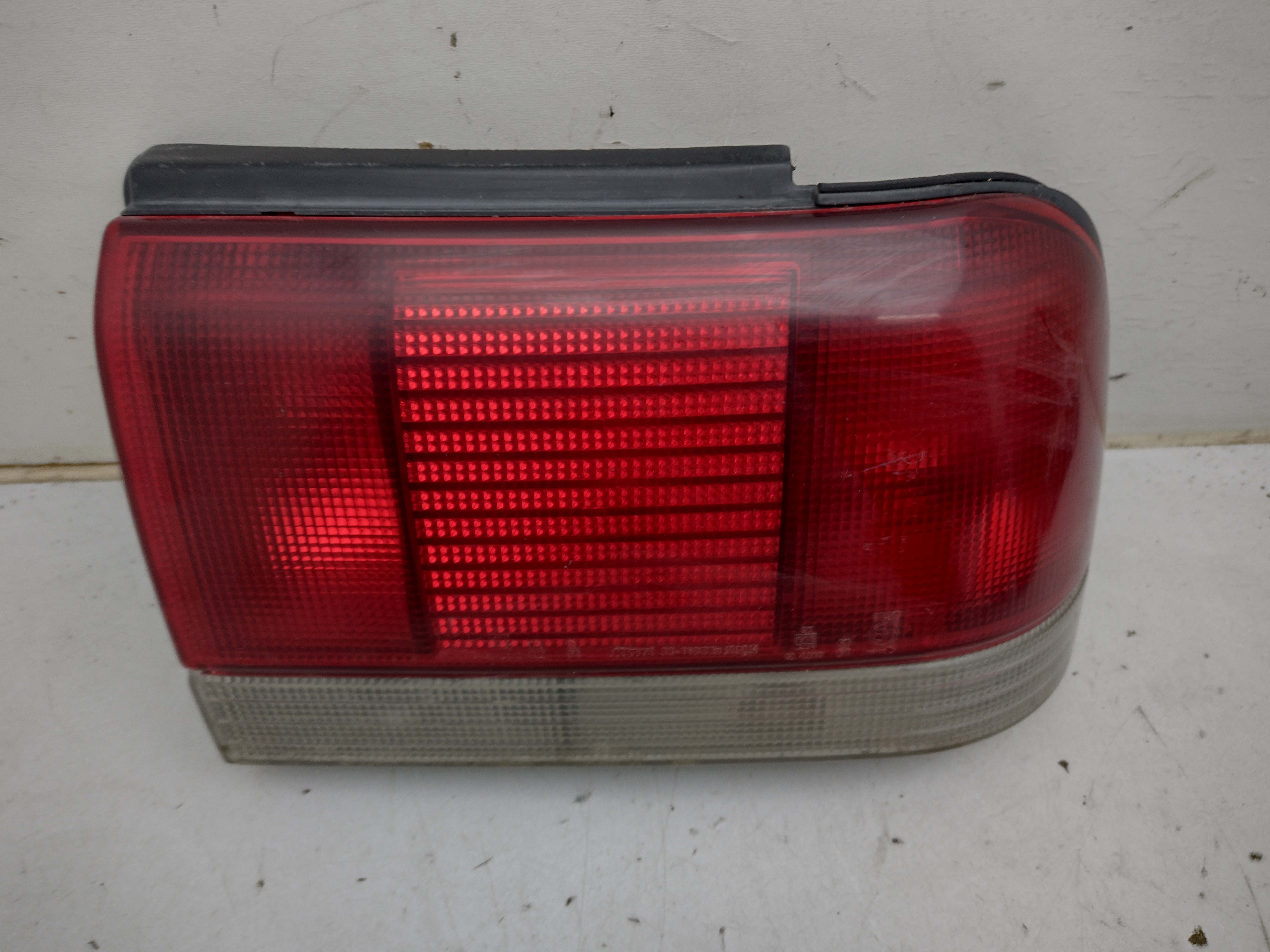 Rücklicht Rückleuchte rechts für Subaru Legacy BC 91-94