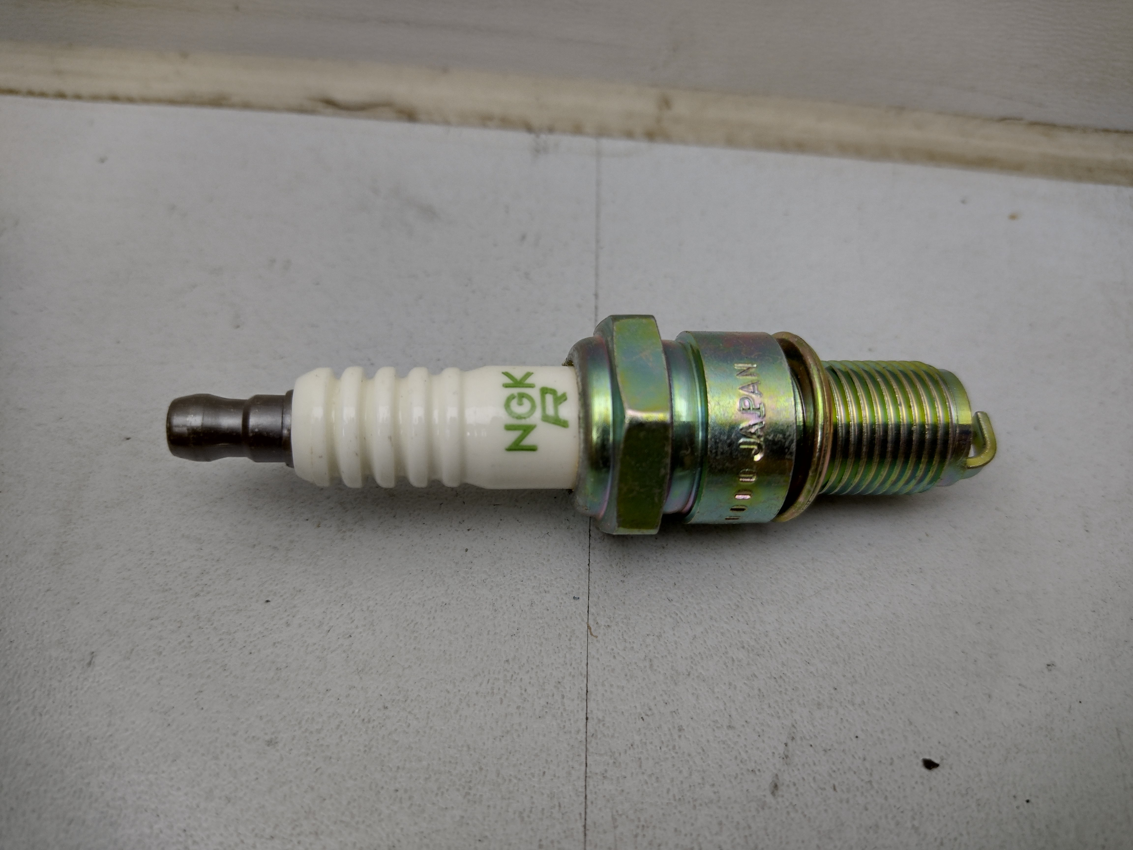 Zündkerze SUBARU 22401AA230 NGK BPR7E für Legacy BC Leone Justy KAD
