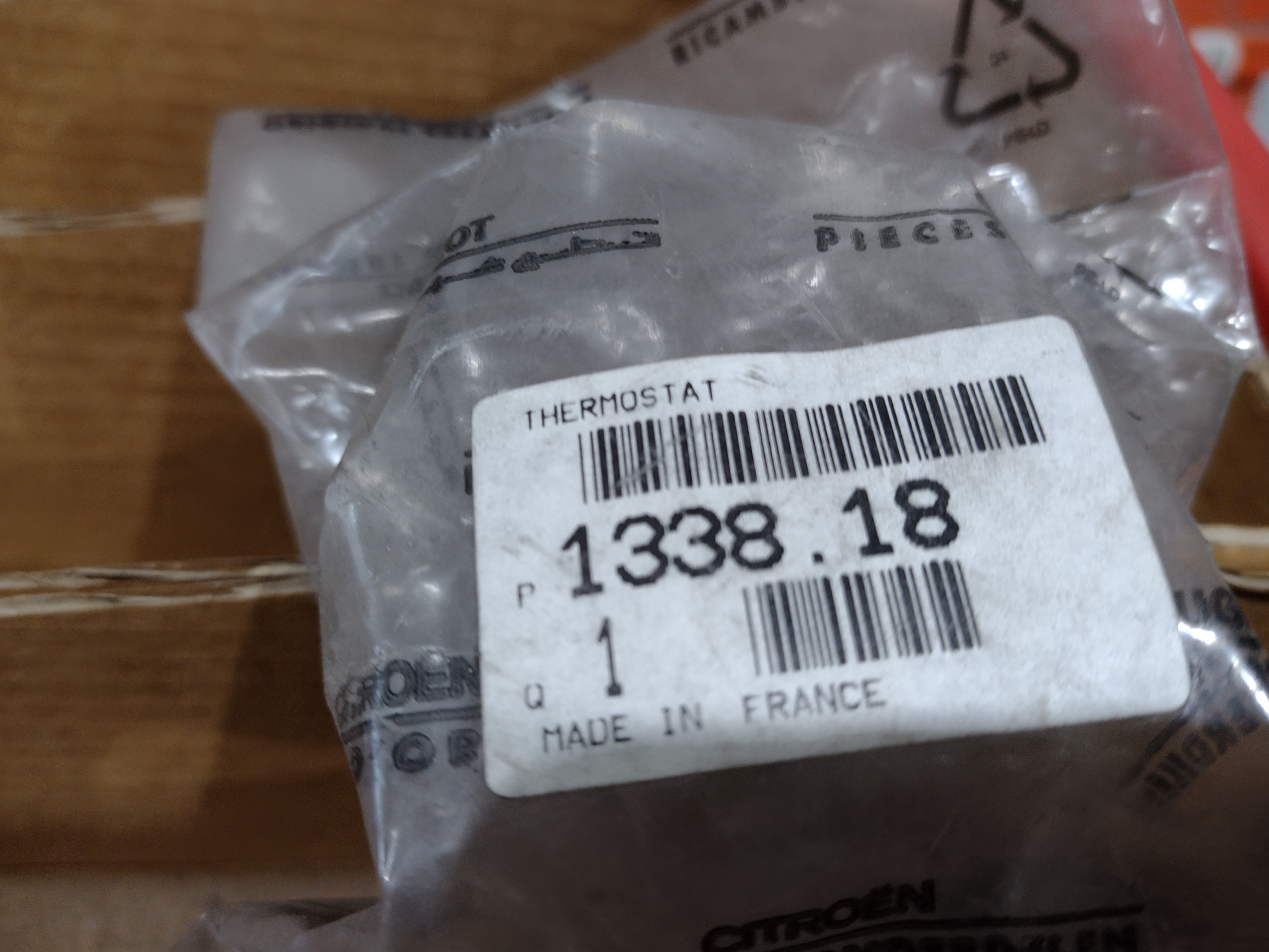 Peugeot / Citroen 81°C Thermostat 133818 NEU NOS NEW 