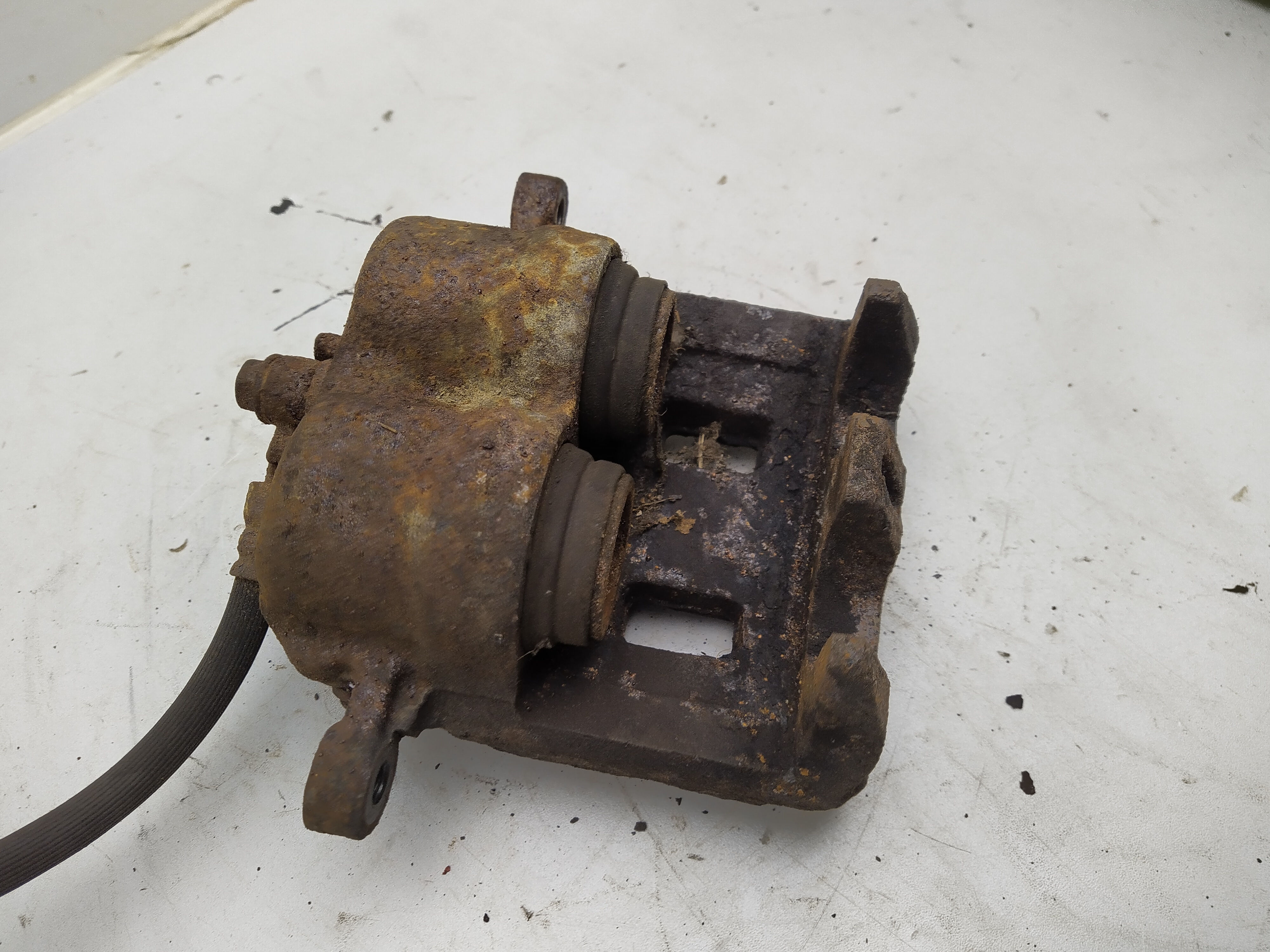 2 Kolben Bremssattel vorne rechts SUBARU LEGACY 3 BE BH 2.5l 3.0l Turbo