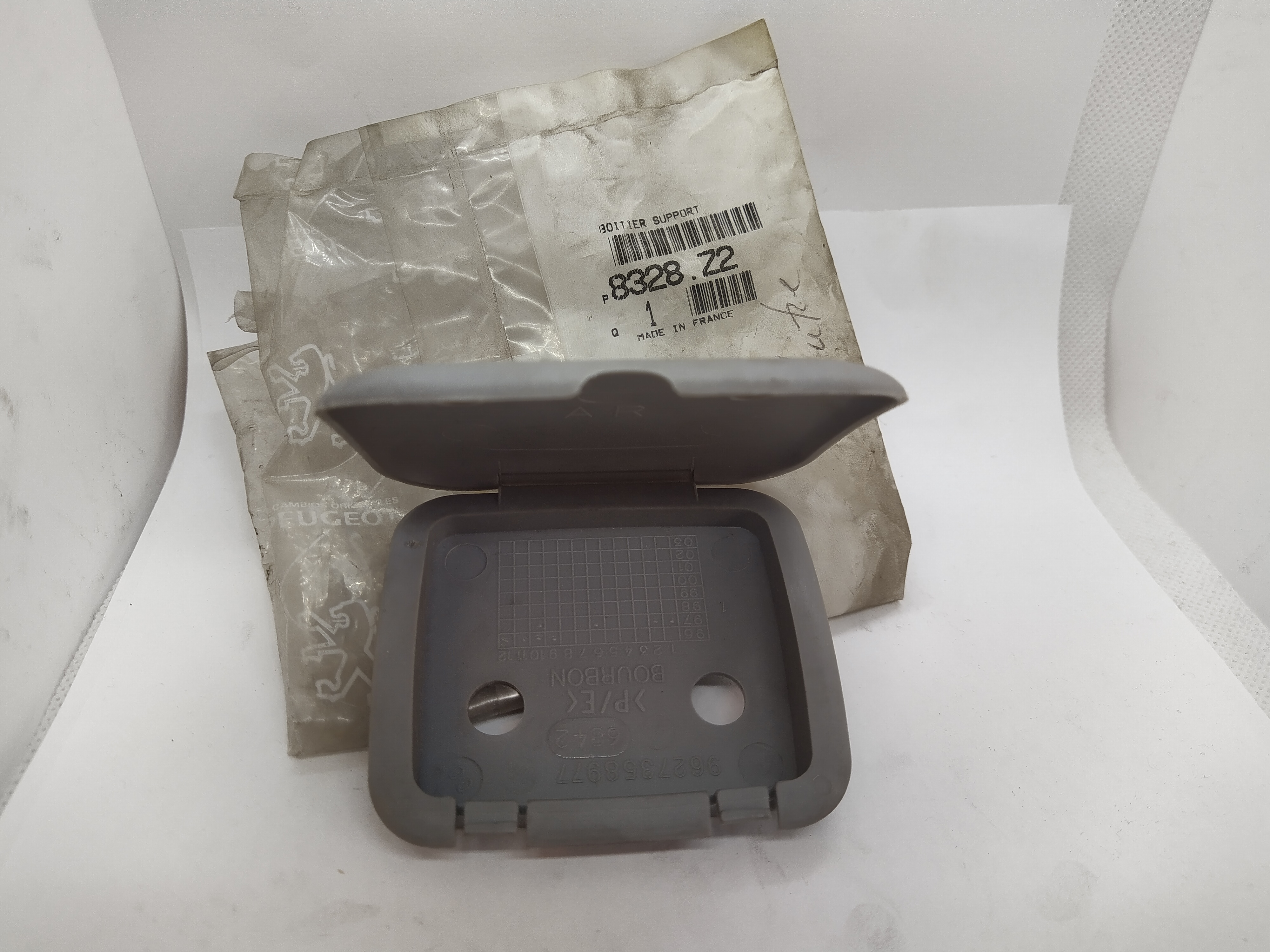Original Peugeot 406 8328Z2 GEHAUESE HALTER NEU NOS