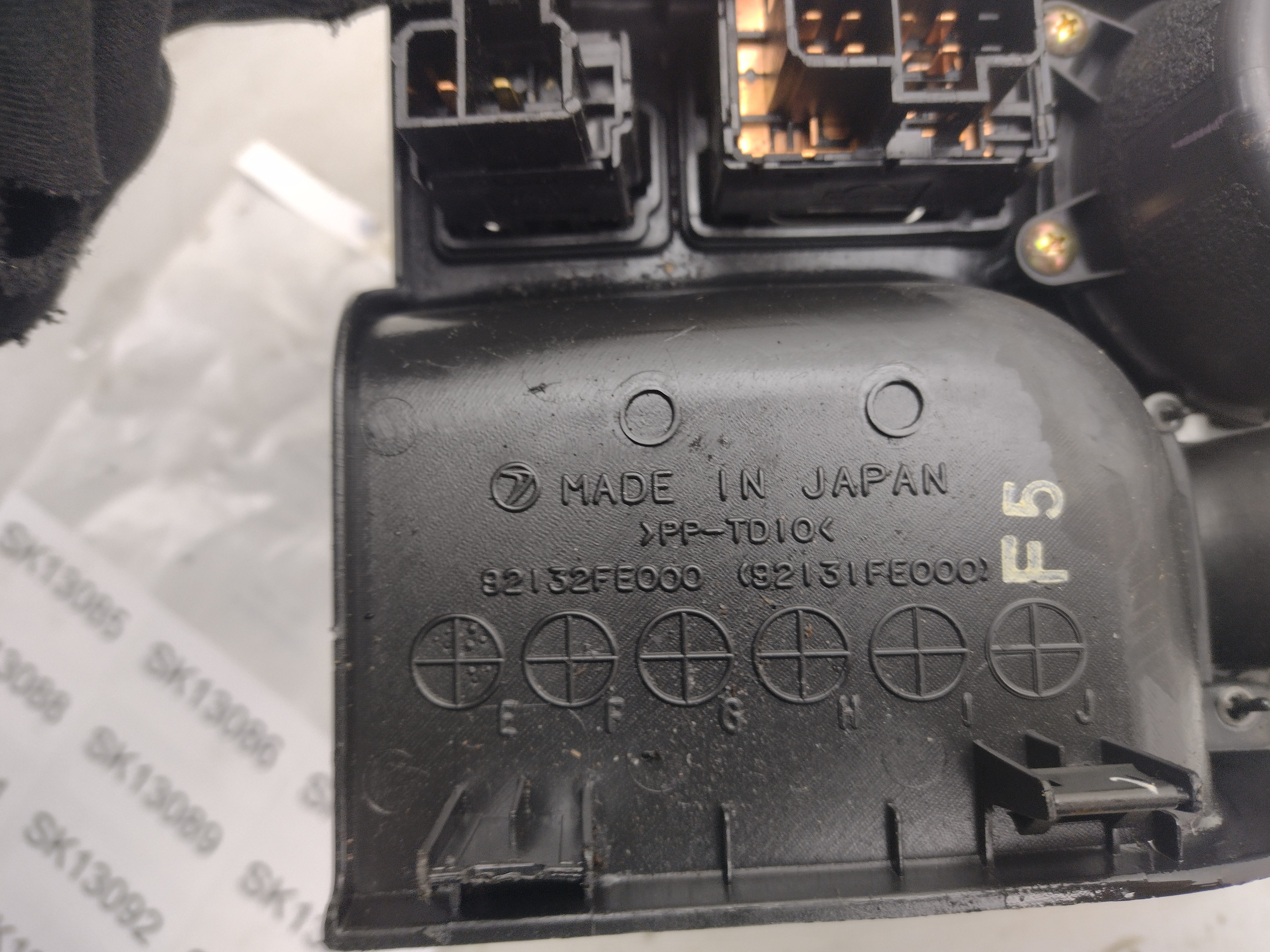 Mittelkonsole mit Spiegelverstellung von Subaru Impreza GD GG Newage Bugeye
