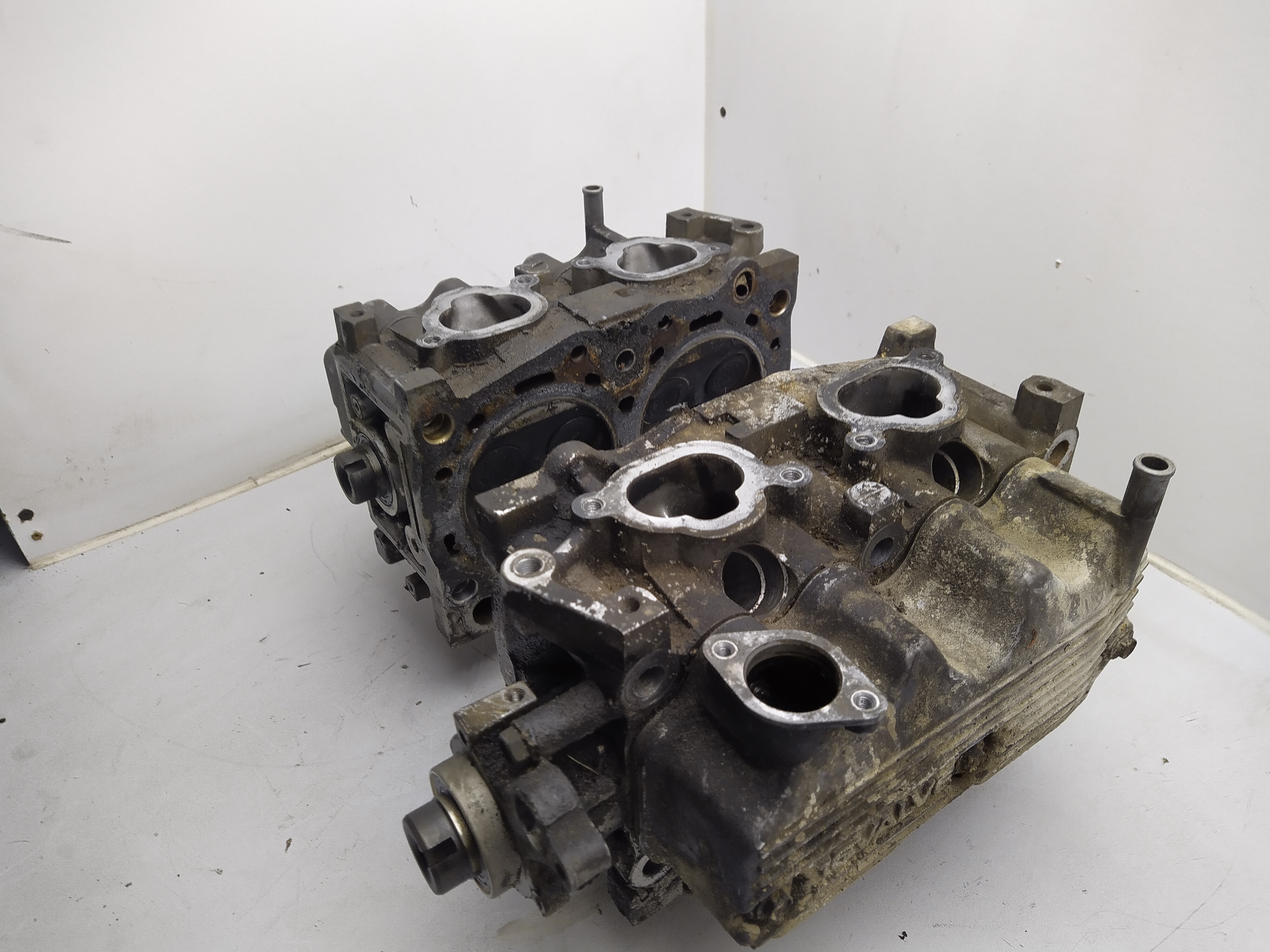 Paar Zylinderköpfe Subaru Legacy 1 BC BJF 2.2 2,2 EJ22 137PS