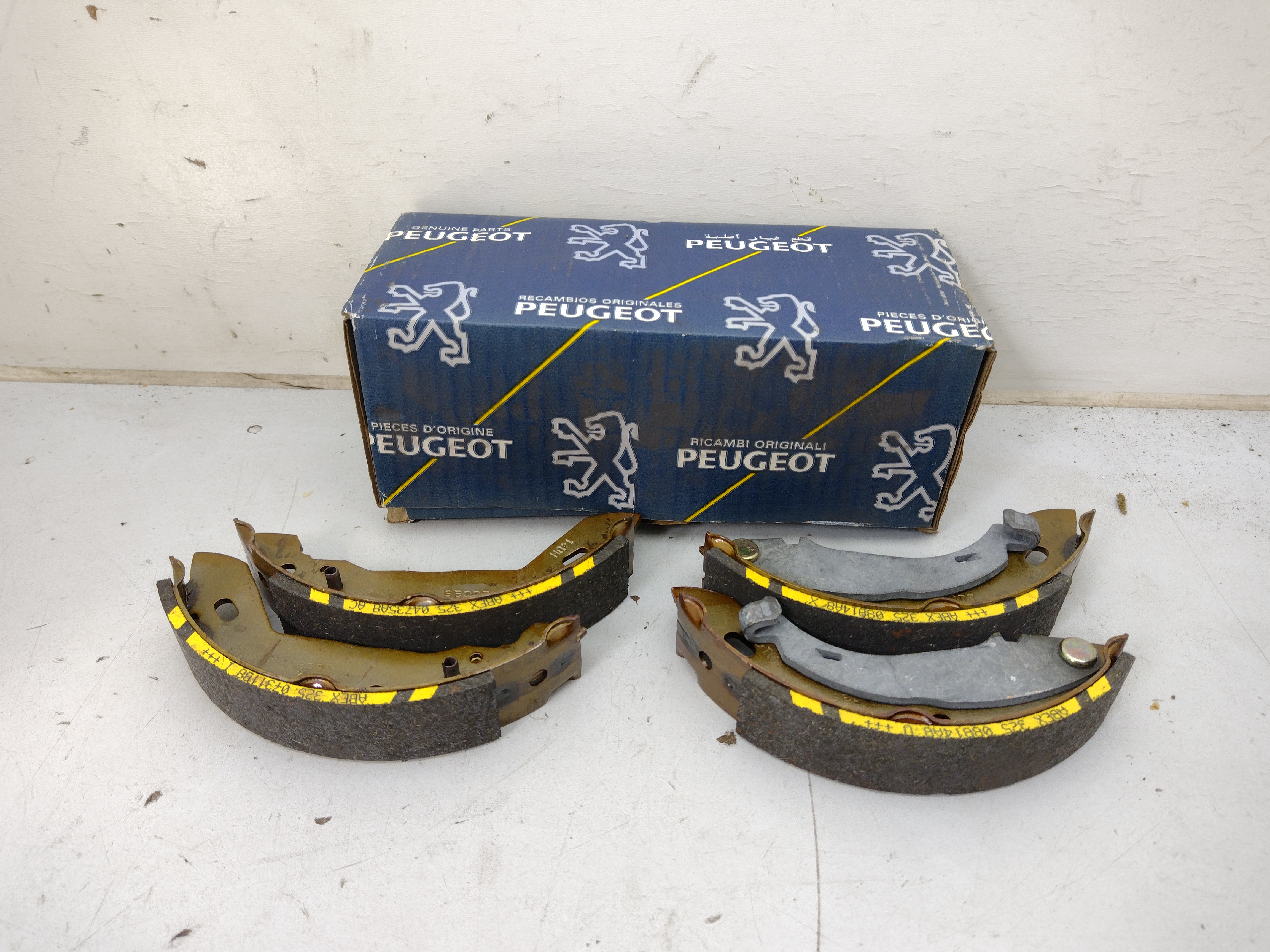 Peugeot / Citroen Bremsbacken 424172 NOS NEW