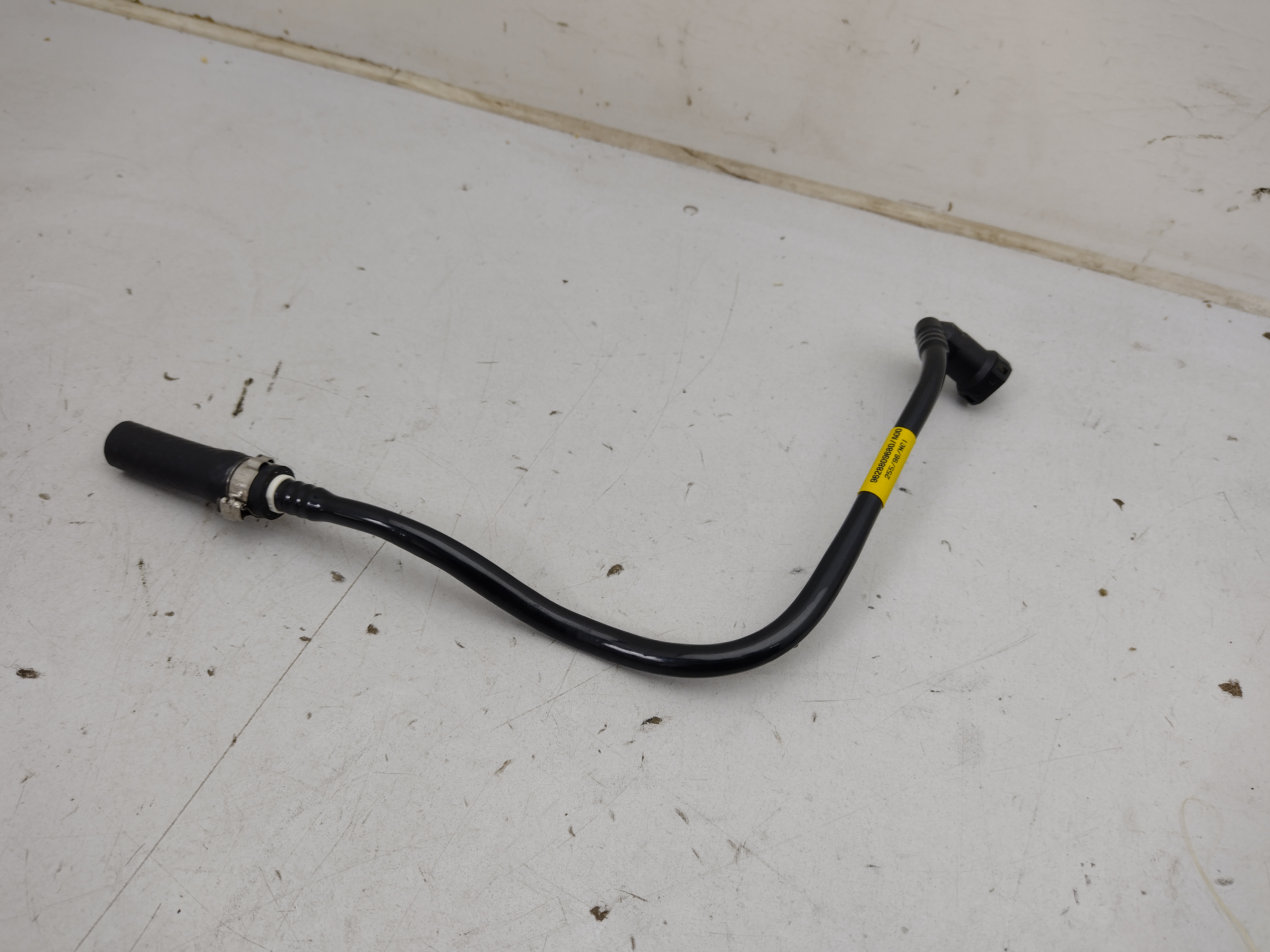 Peugeot / Citroen Kraftstoffleitung Kraftstoffschlauch 207 3008 308 508 1574HX NOS NEW