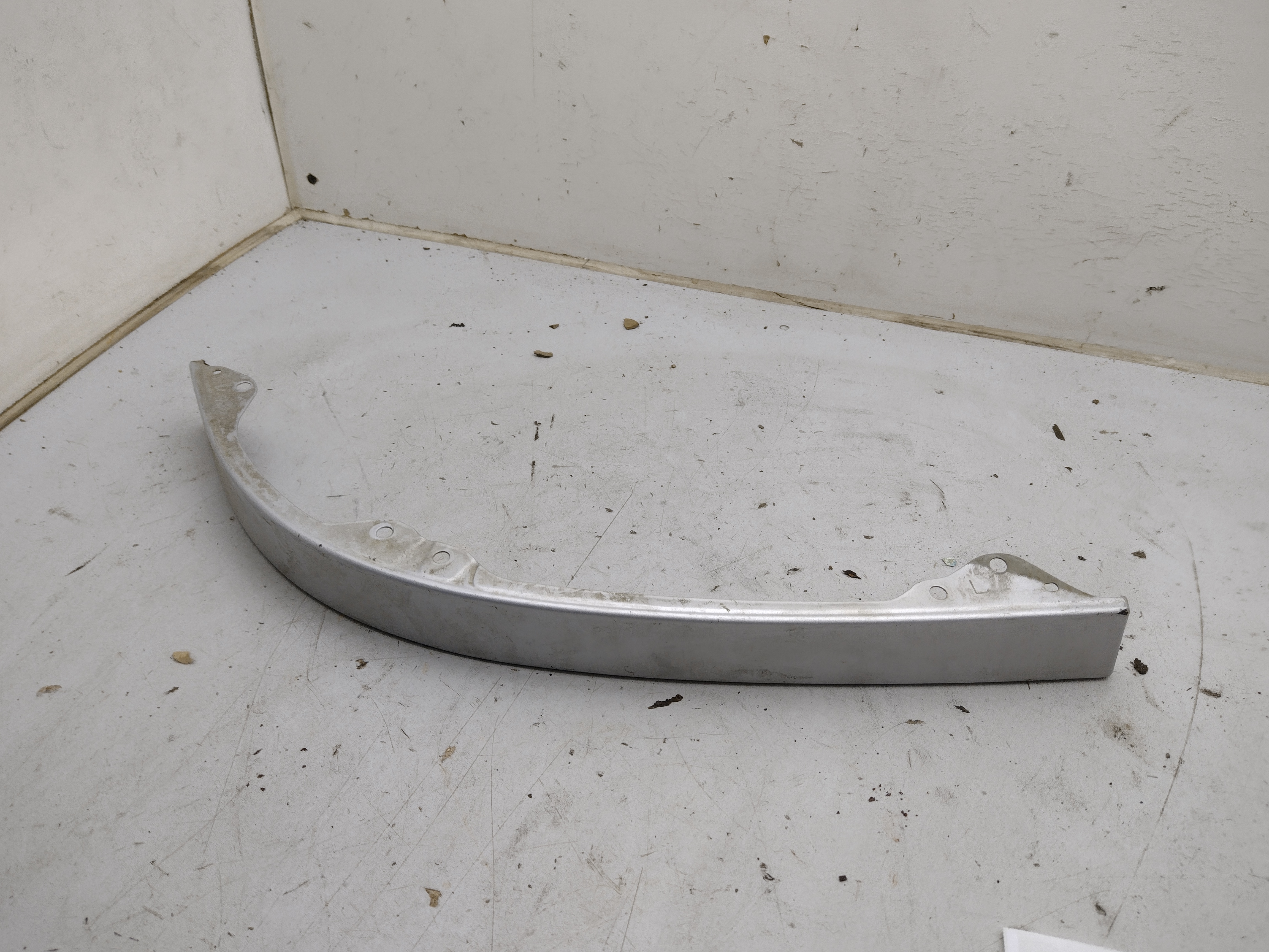 Zierleiste hinten links silber unter Rückleuchte für Subaru Impreza 1 GC GF 93-00