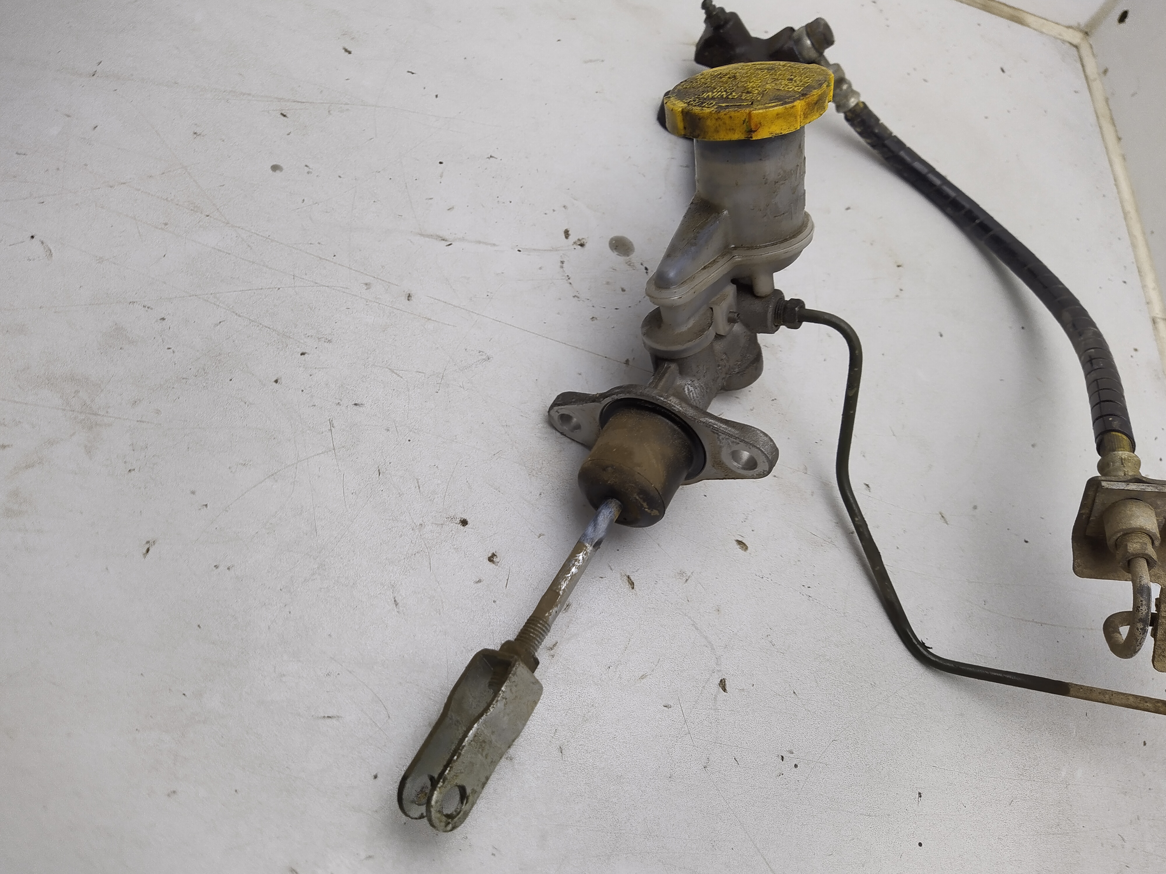 Hydraulische Kupplungseinheit von einen Subaru Impreza GD GG Nehmer- und Geberzylinder