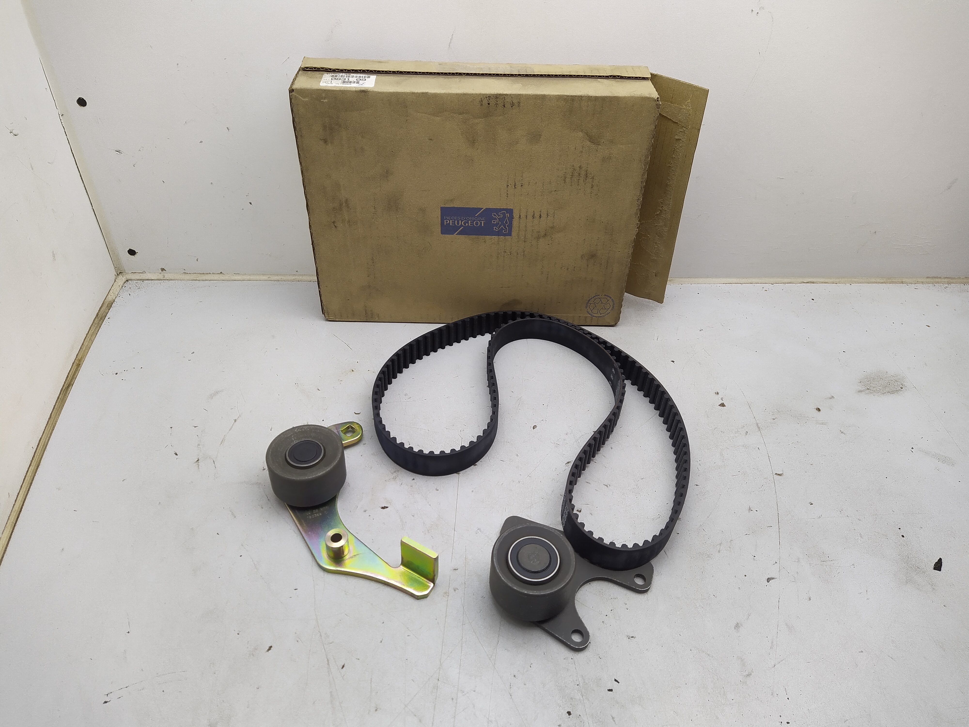 Citroen / PEUGEOT Zahnriemensatz 136 Zähne 083109 NEU NOS