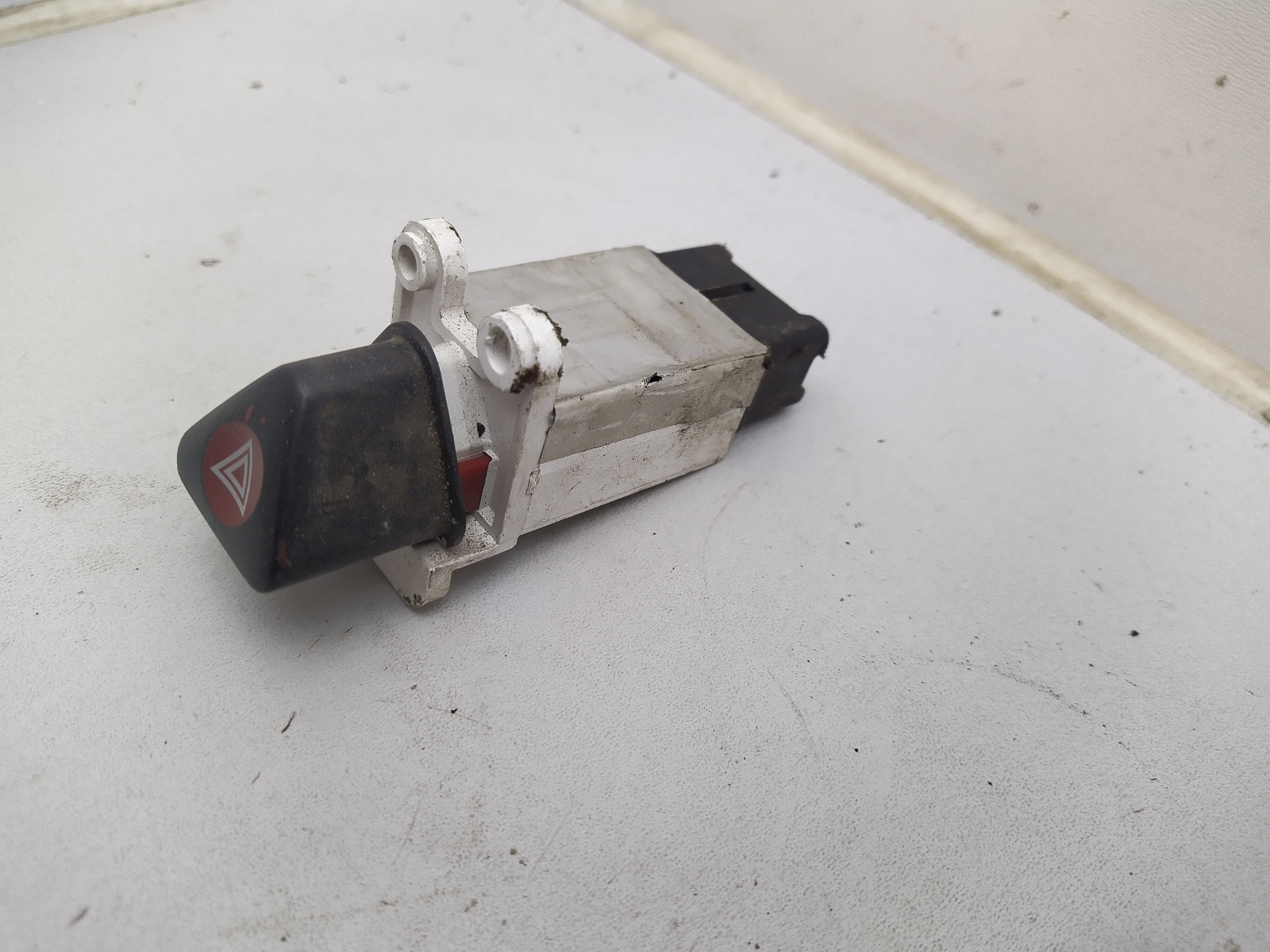 Subaru Legacy 2 BD BG Schalter Warnblinkanlage Warnblinker