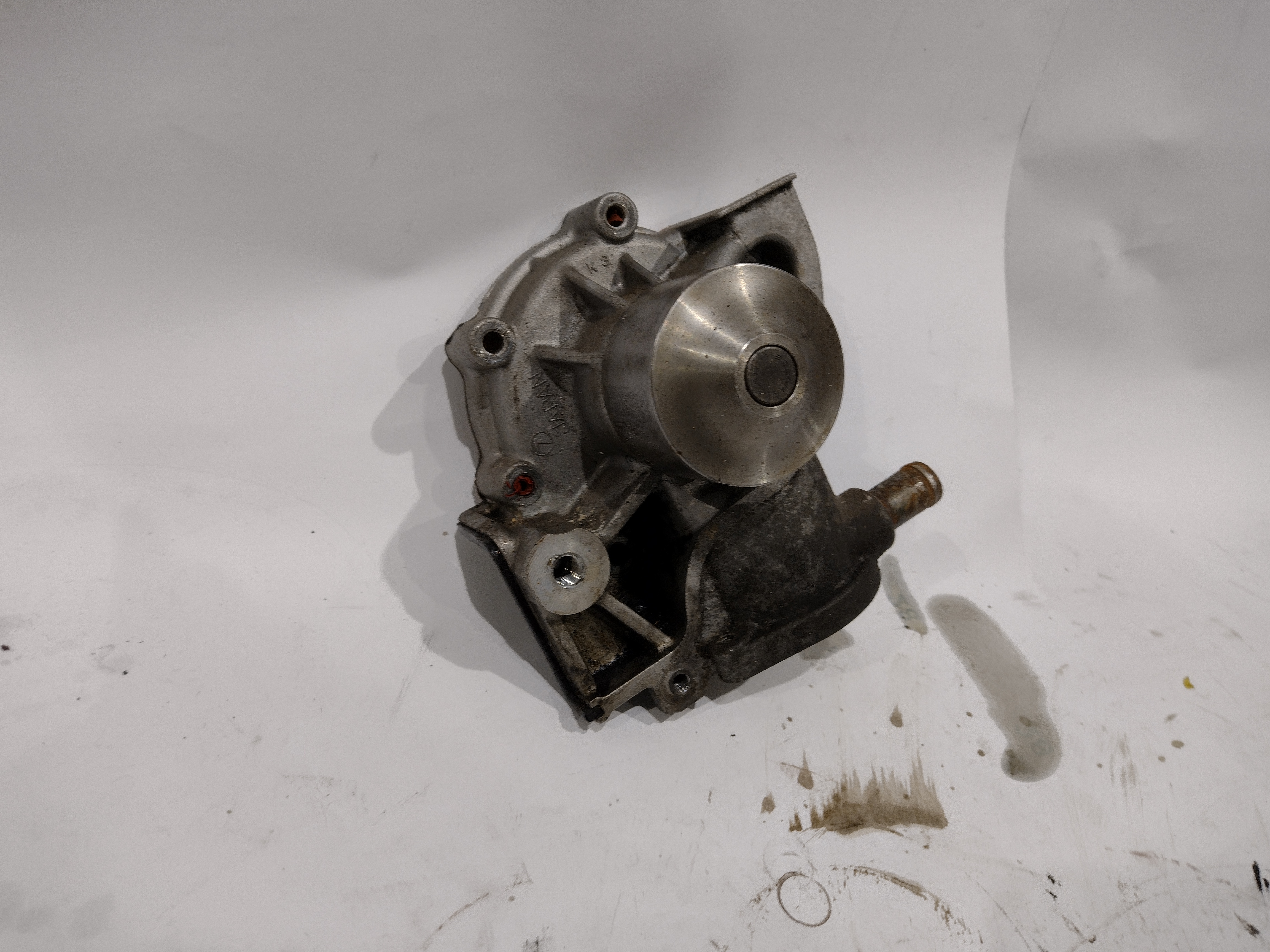 Wasserpumpe mit Gussrad für Subaru Legacy 2.2l 136PS