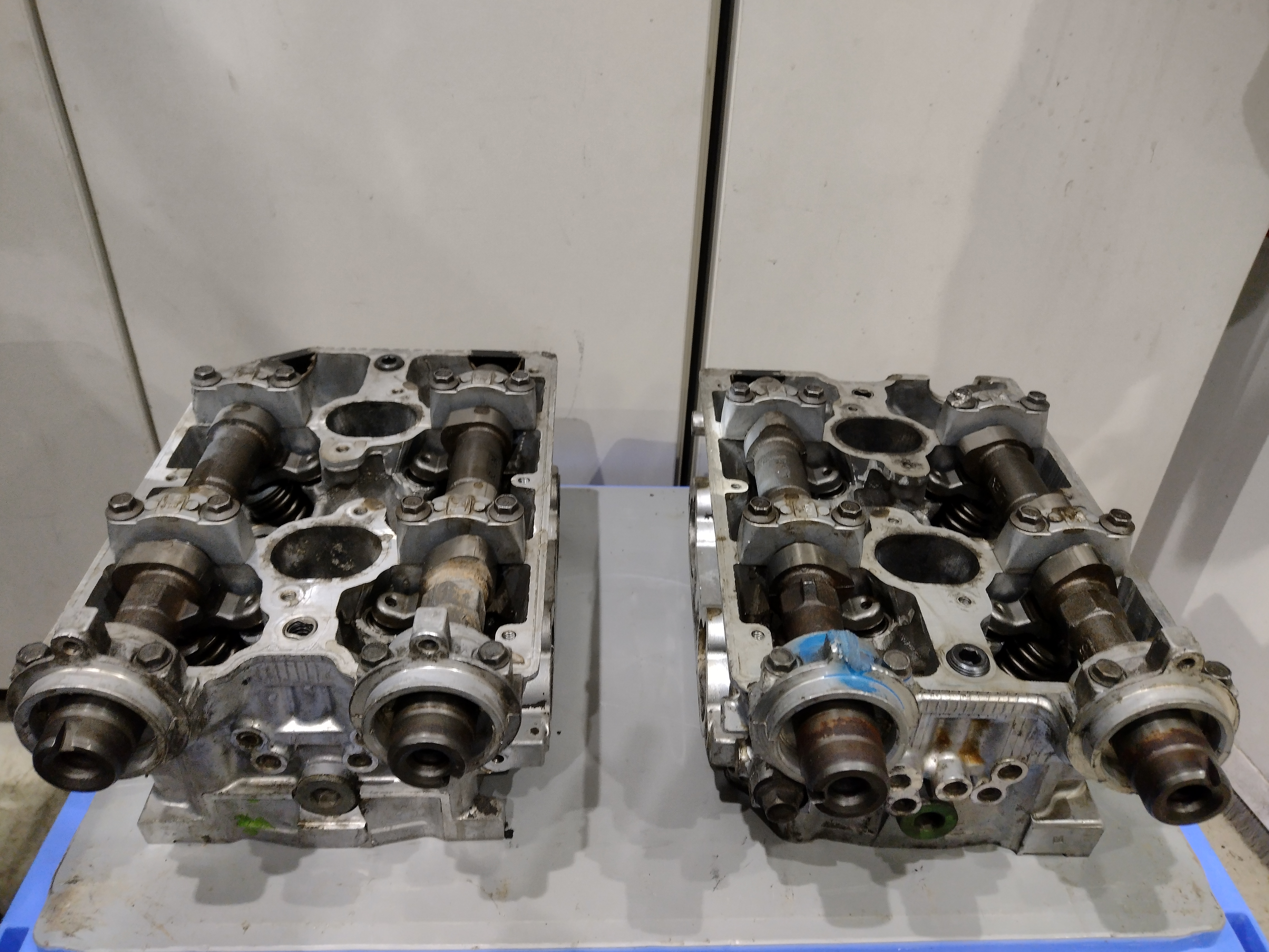 Satz Zylinderköpfe mit Nockenwellen für Subaru Impreza GT WRX V2 EJ20G Turbo