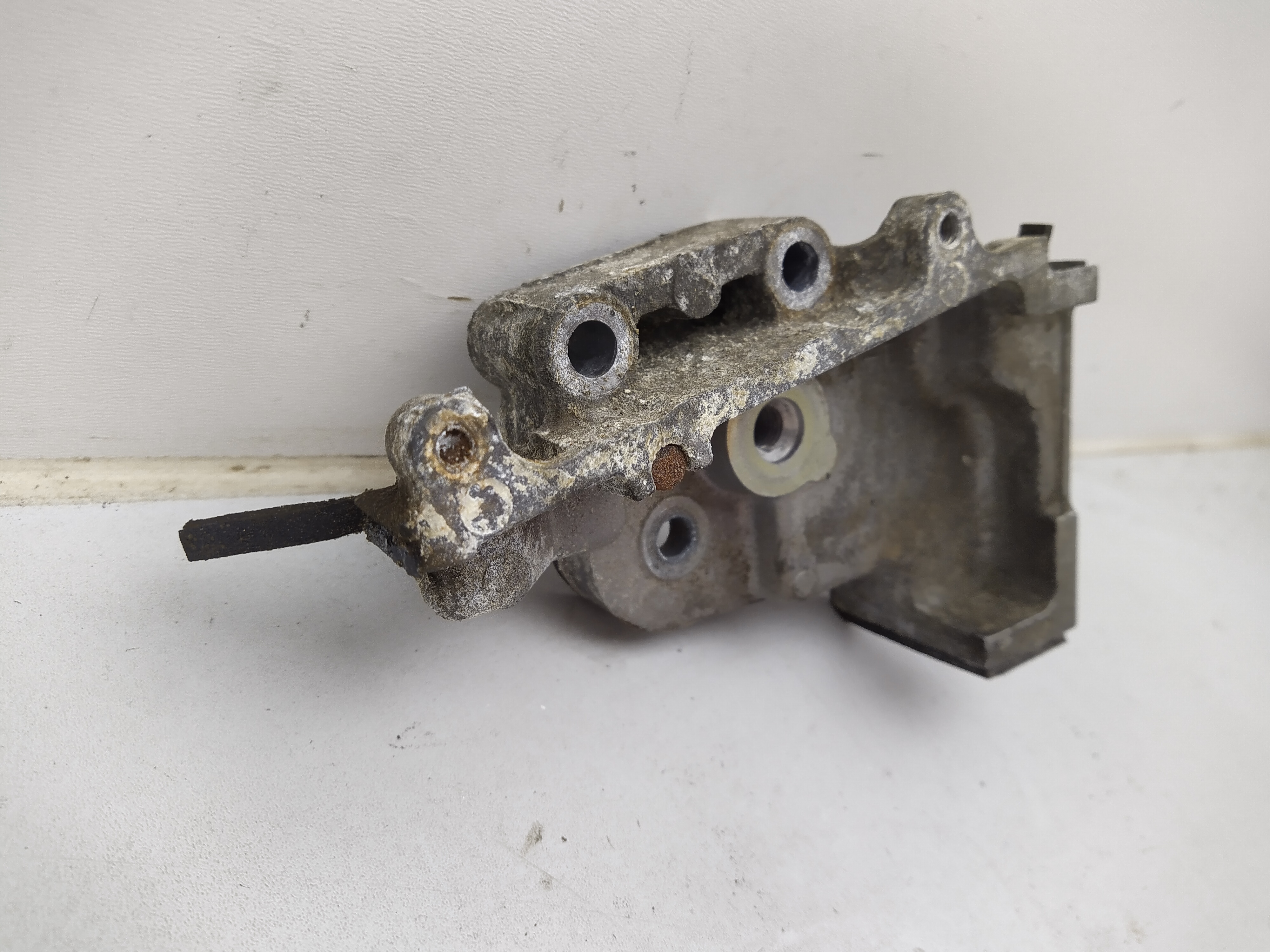 Halter für Zahnriemenspanner Variante 2 passend für Subaru EJ20 EJ22 EJ25