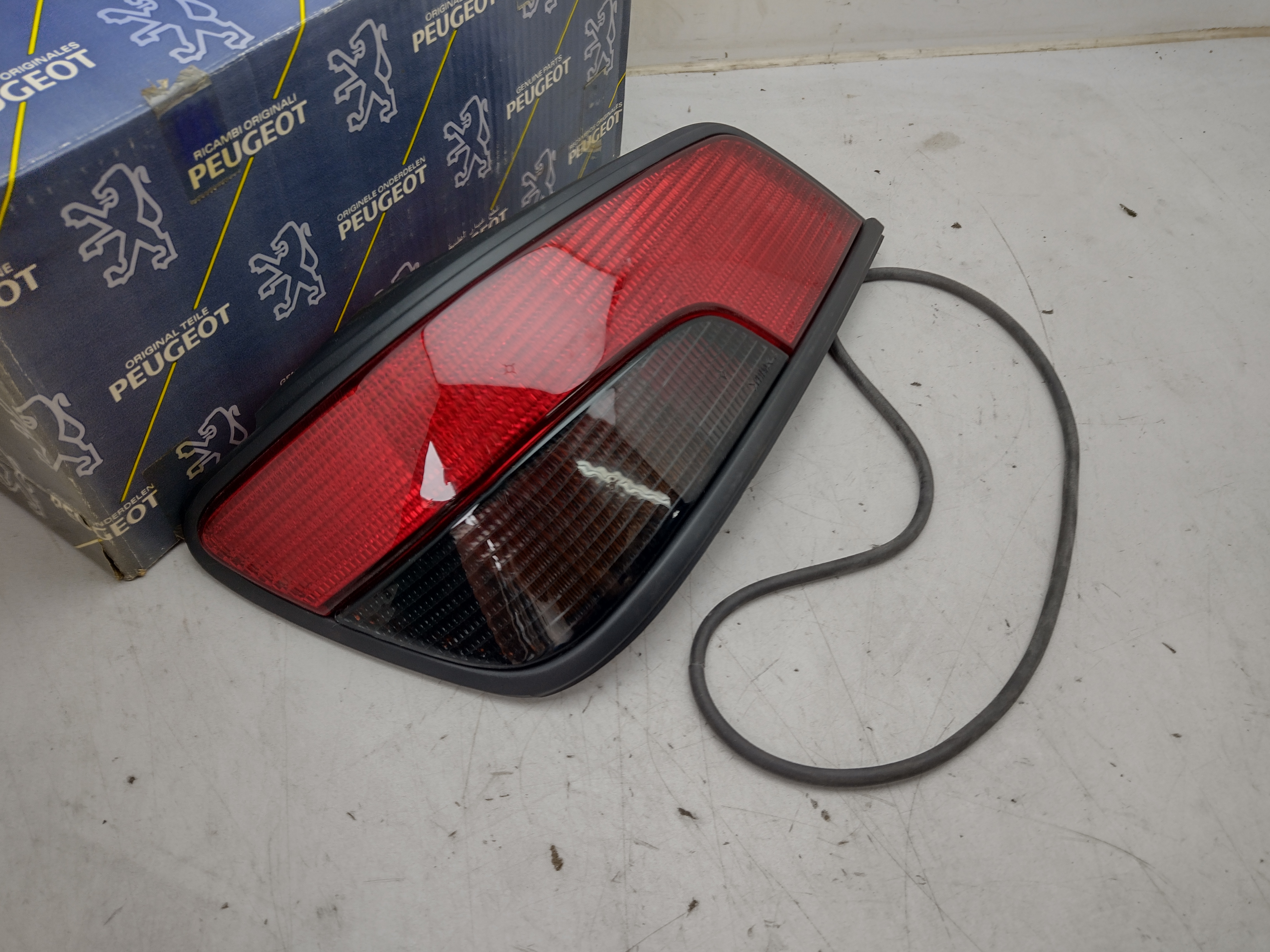 Peugeot 306 Rückleuchte Rücklicht links 635253 NOS NEW OEM  