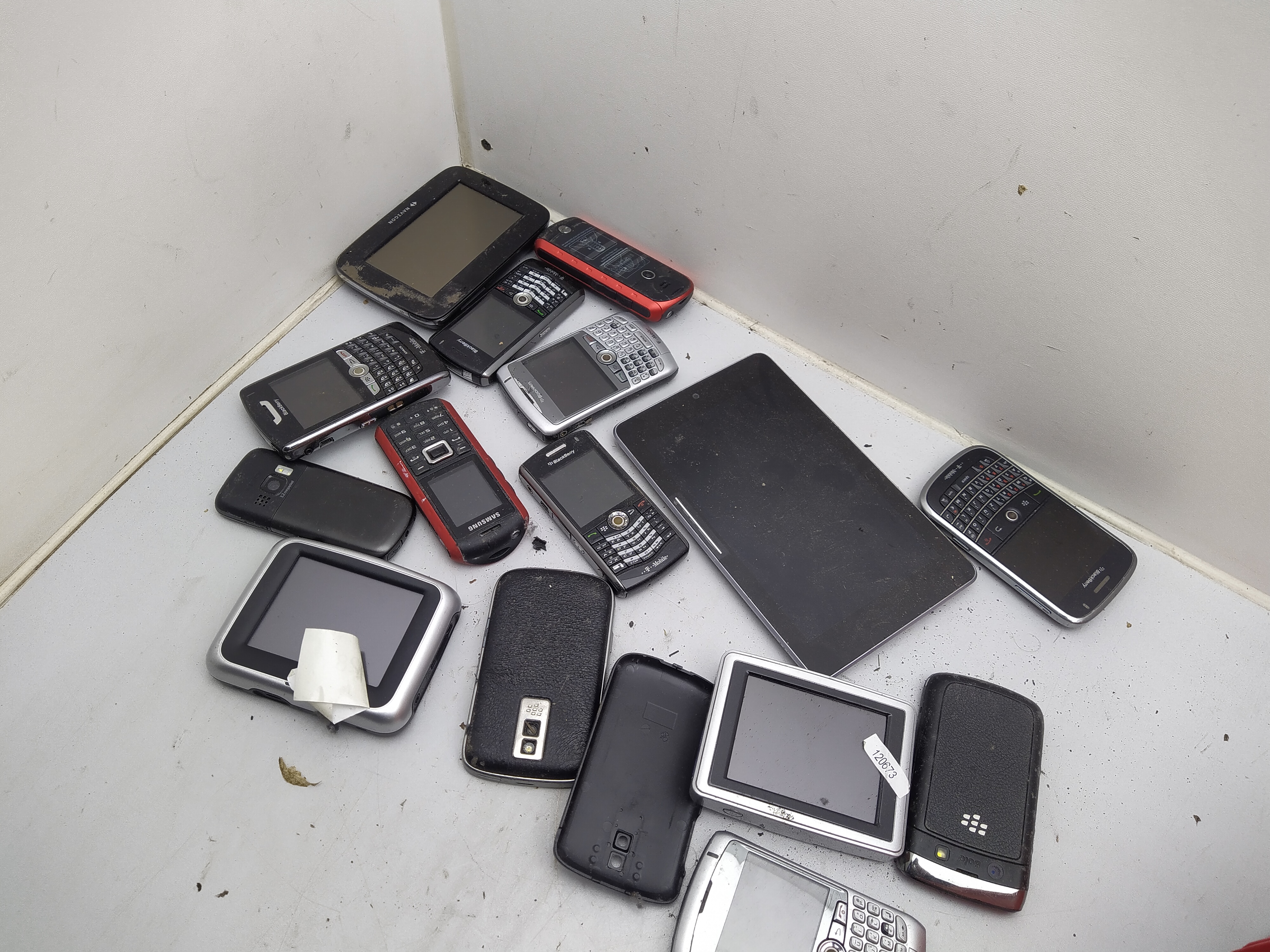 Sammlung defekter Handy / Tablet / Navi