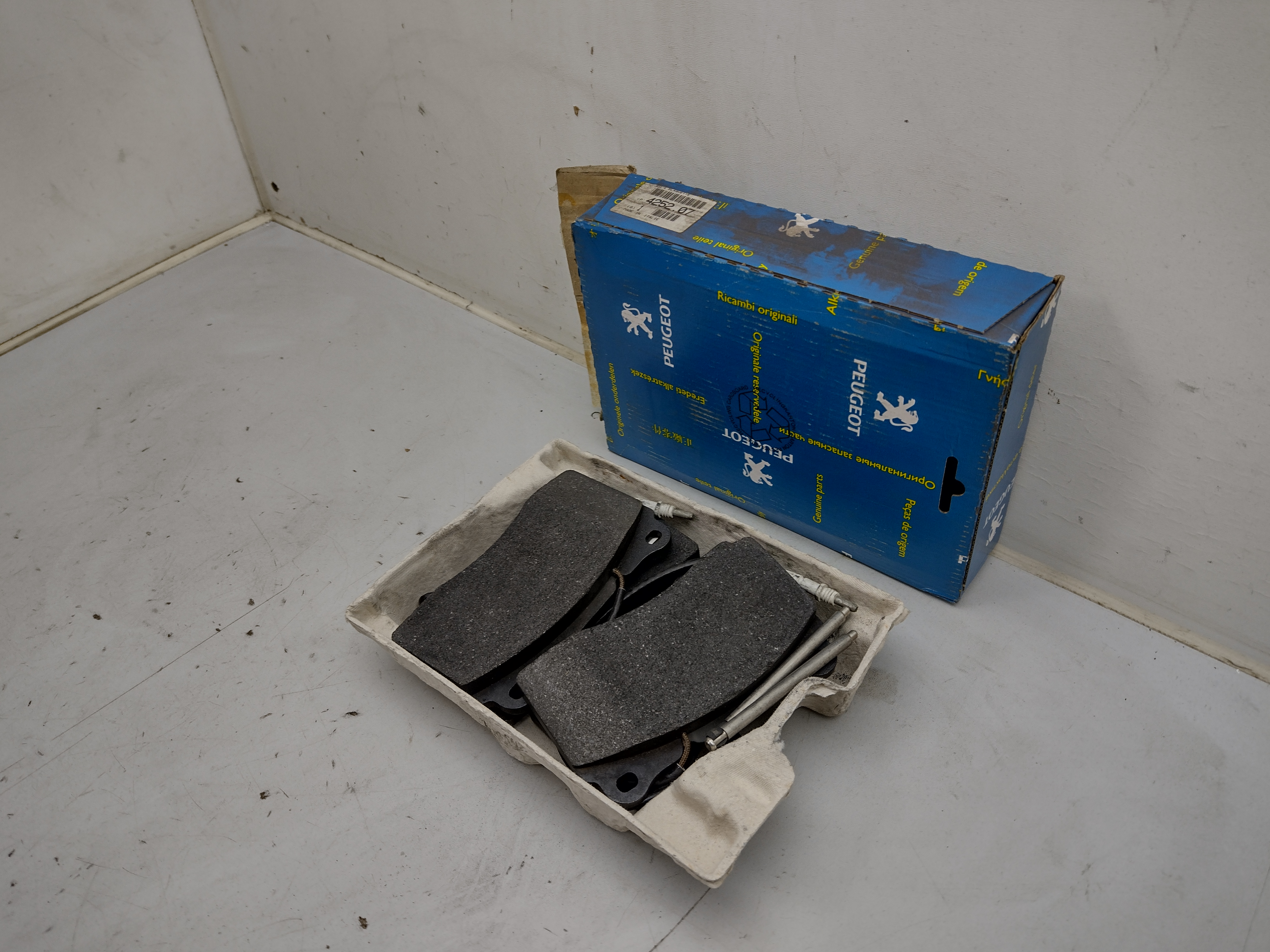 Peugeot / Citroen Bremsbeläge vorne (Sys.Brembo) 425207 NOS NEW OEM