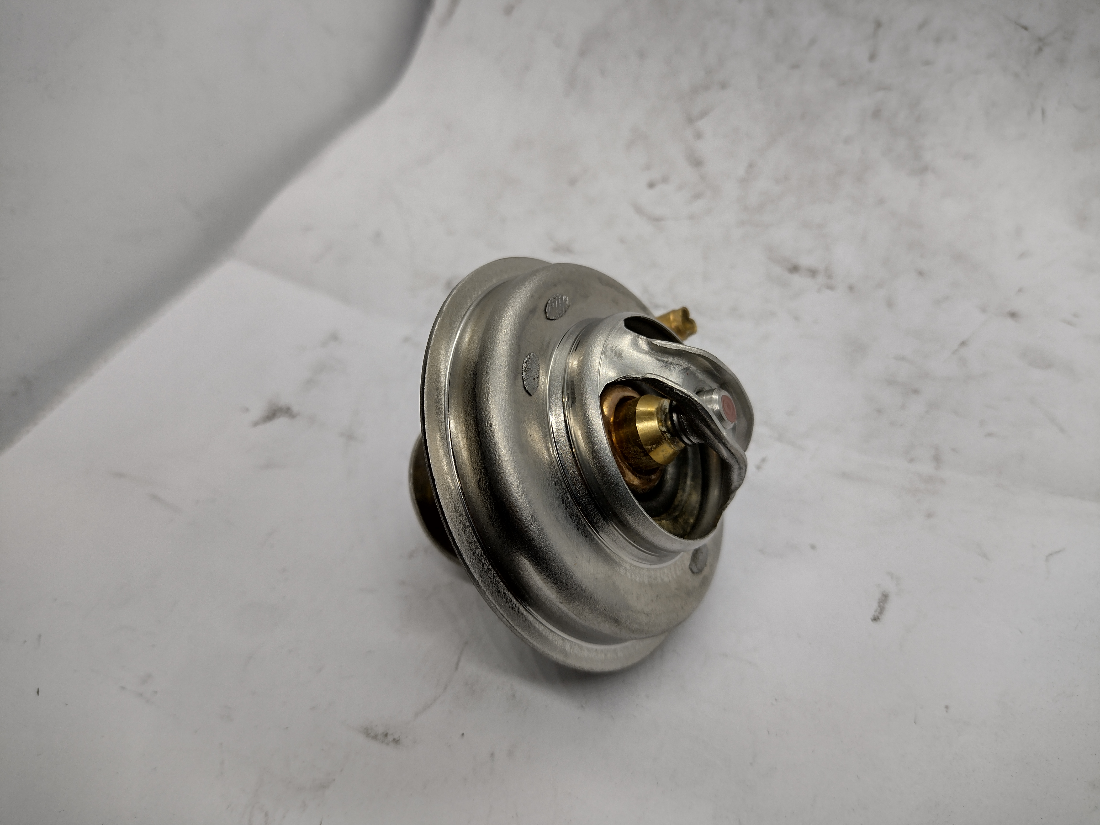 Peugeot / Citroen 81°C Thermostat 133818 NEU NOS NEW 