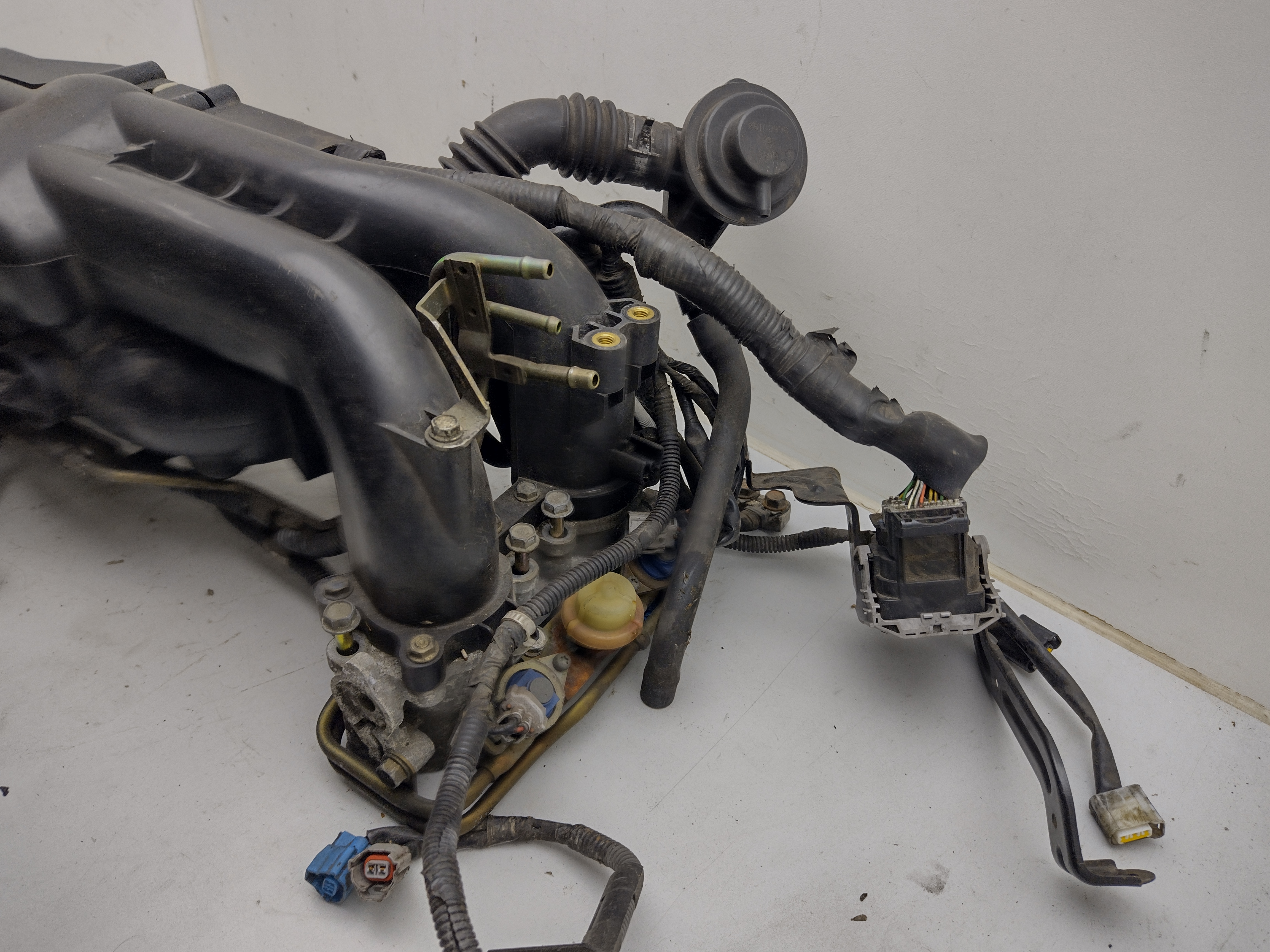Ansaugbrücke mit Drosselklappe, Inlet pipe, Einspritzdüsen, Kabelbaum von Subaru Legacy Turbo EJ20X