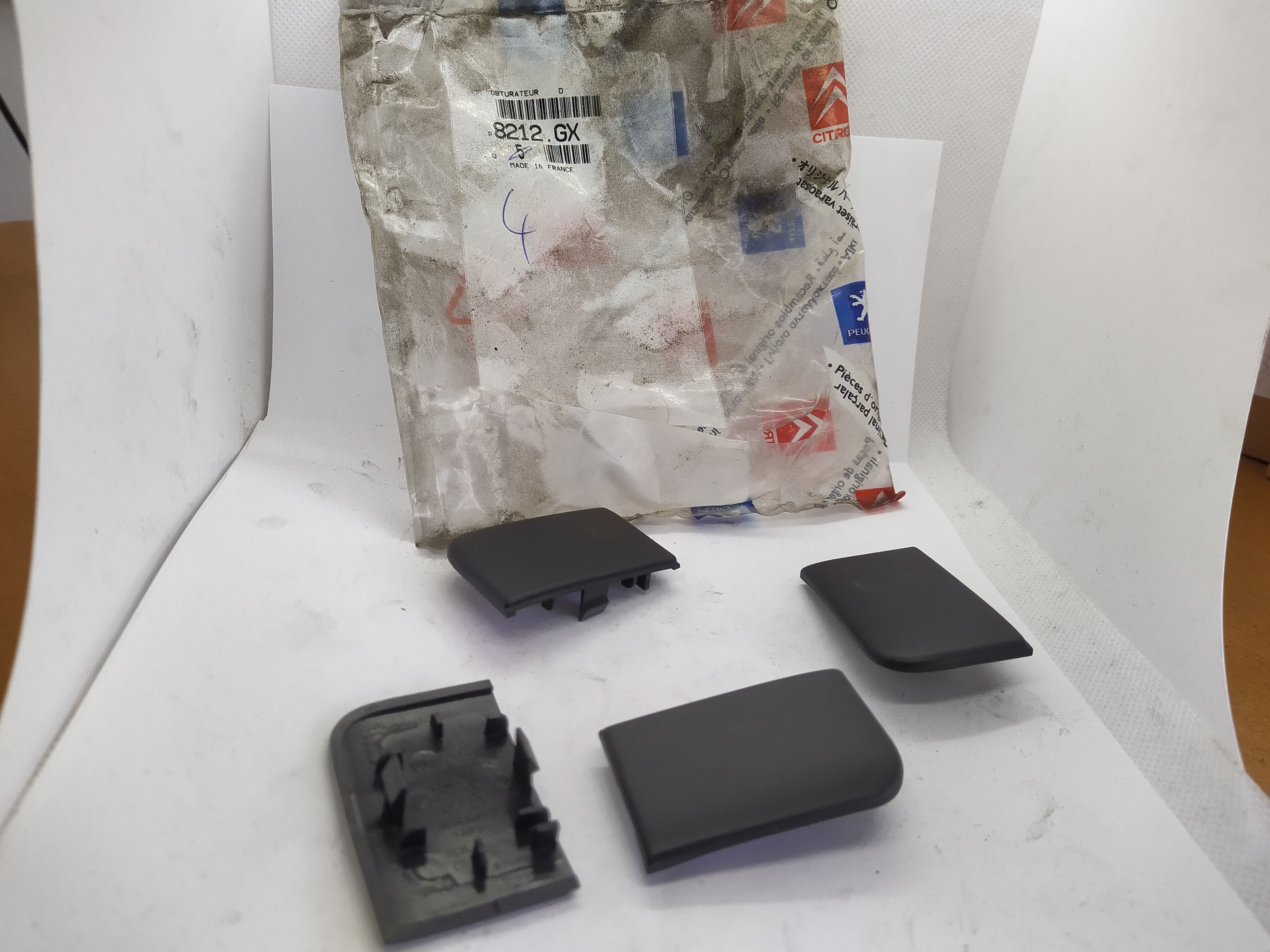 PEUGEOT 406 CENTRE CONSOLE DASHBOARD DISPLAY SIDE BLANKING BLANK PLUG 8212GX NEU NOS