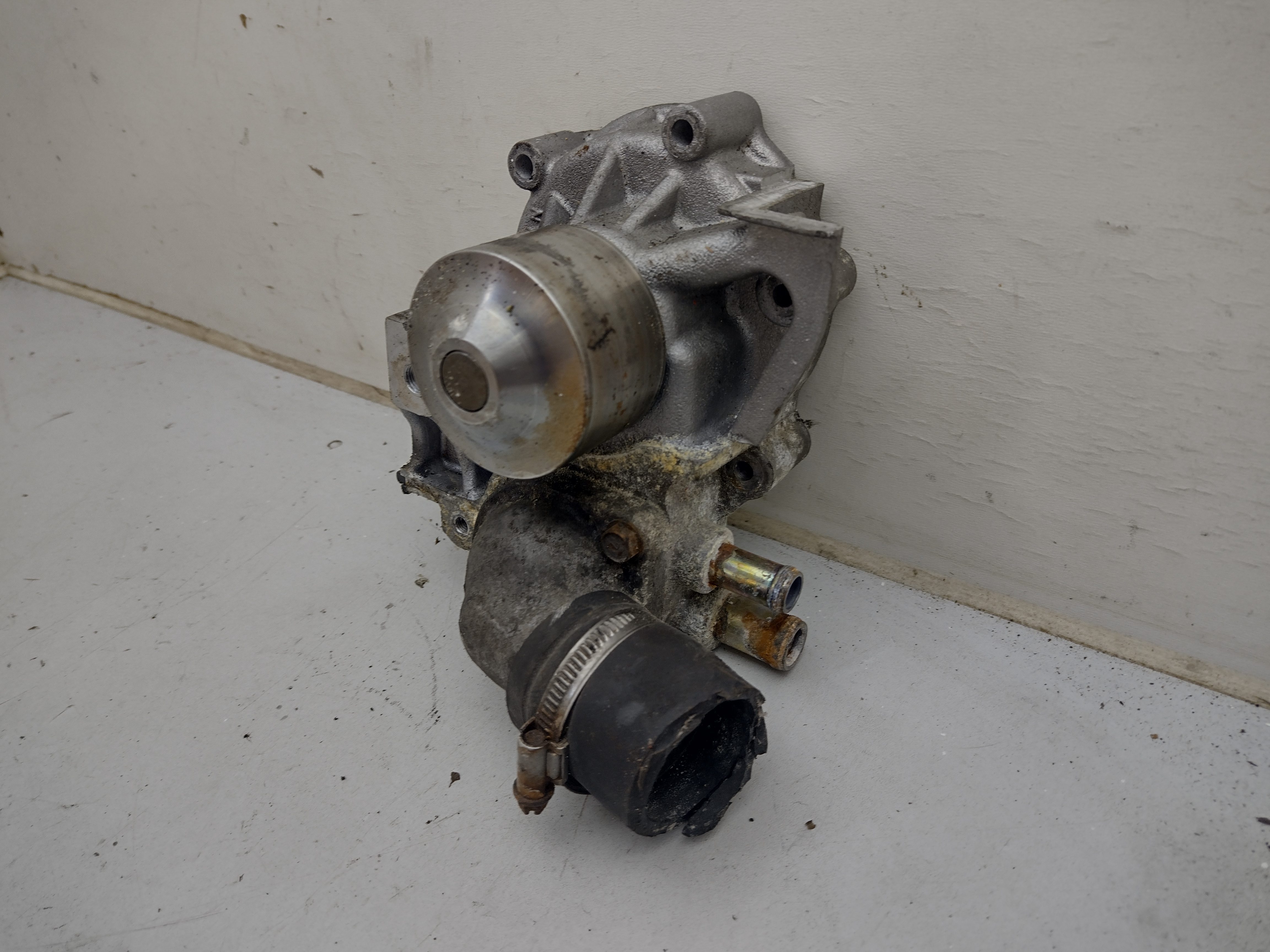 Wasserpumpe mit Gussrad 3 Abgängen für SUBARU LEGACY Turbo BC BJF