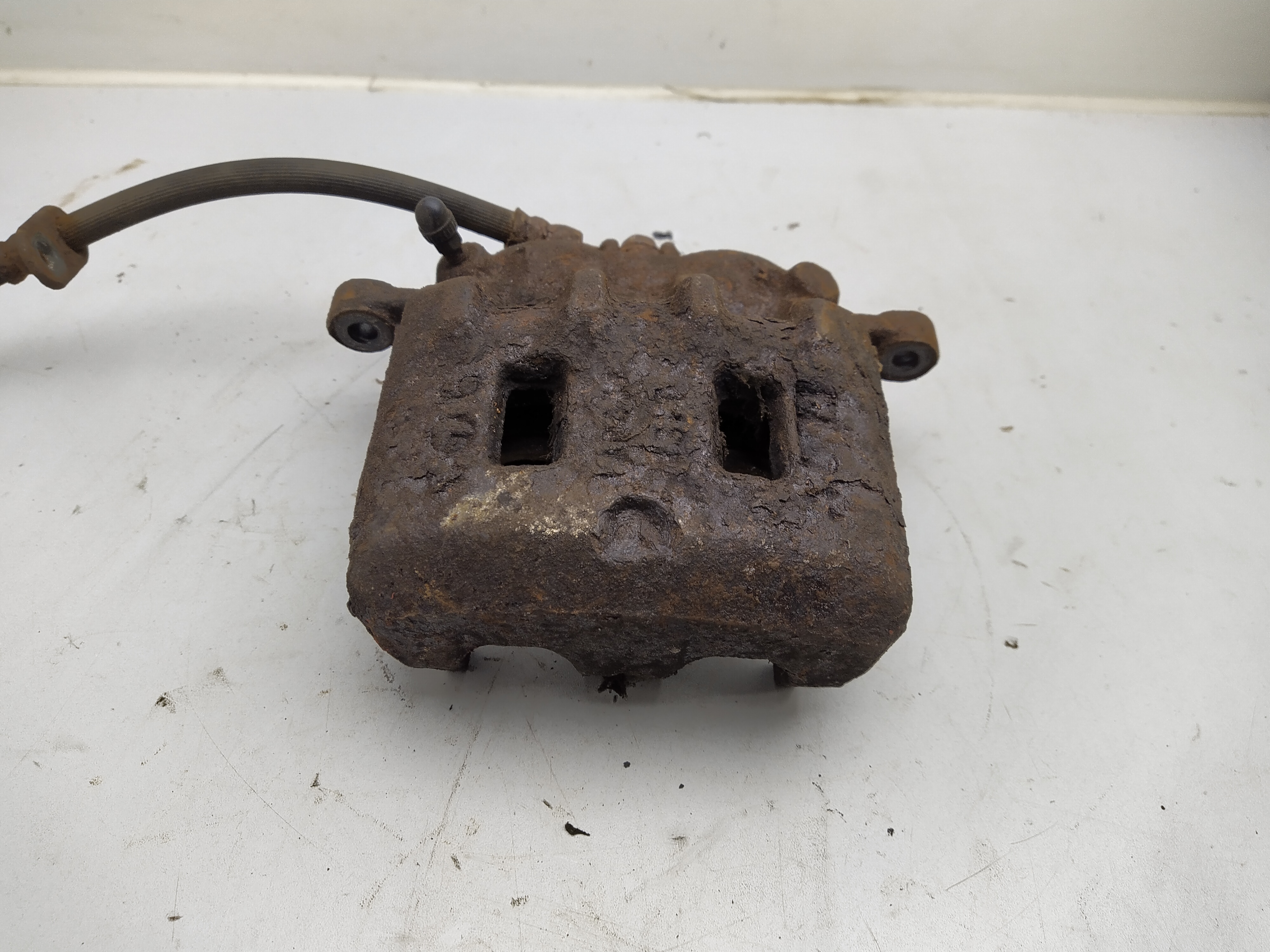 2 Kolben Bremssattel vorne links SUBARU LEGACY 3 BE BH 2.5l 3.0l Turbo