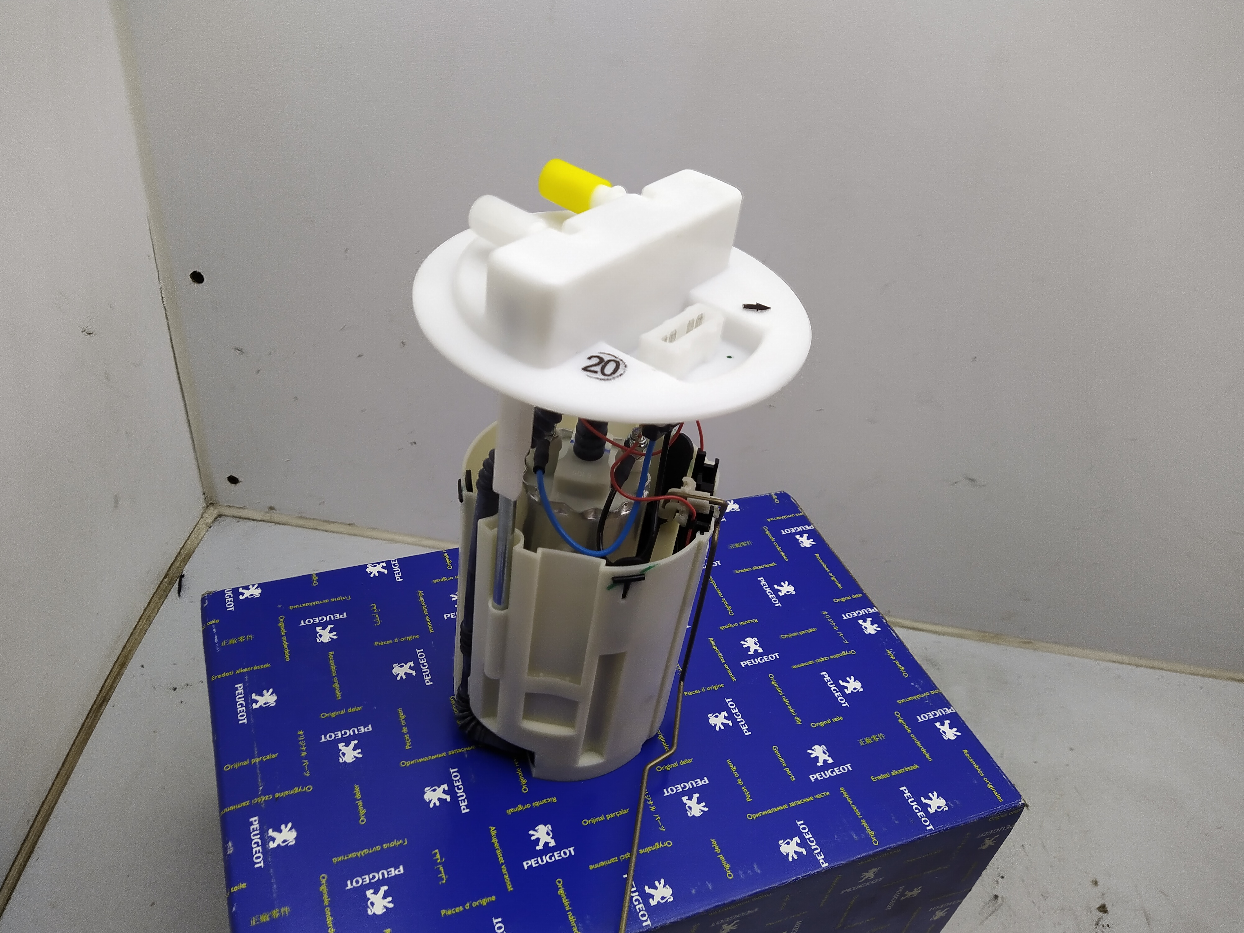 Peugeot 1525Z3 Kraftstoffpumpe mit Geber NEU NOS NEW 