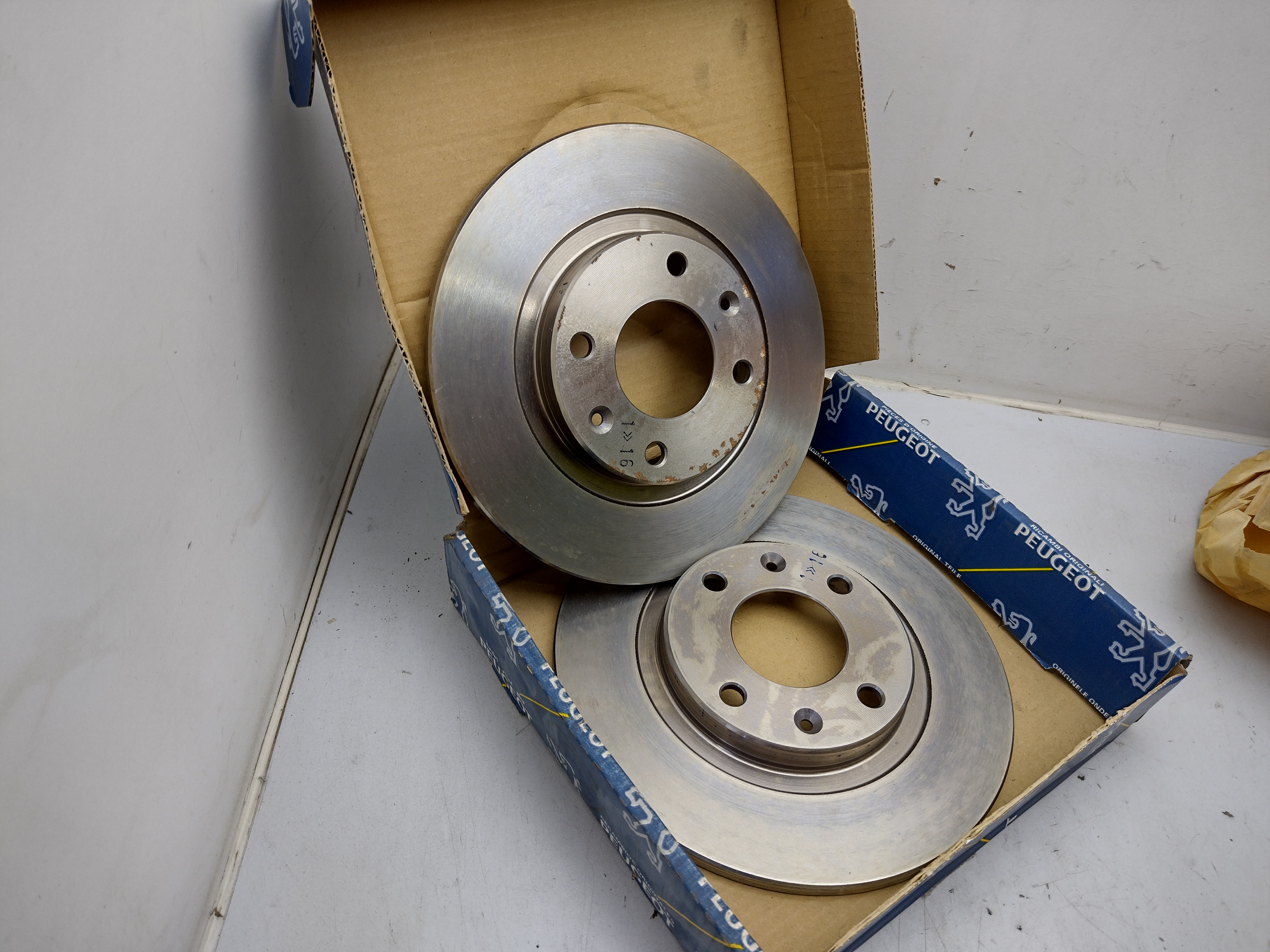 Peugeot 305 405 / Citroen BX Bremsscheibensatz vorne 4246A9 NOS NEW OEM