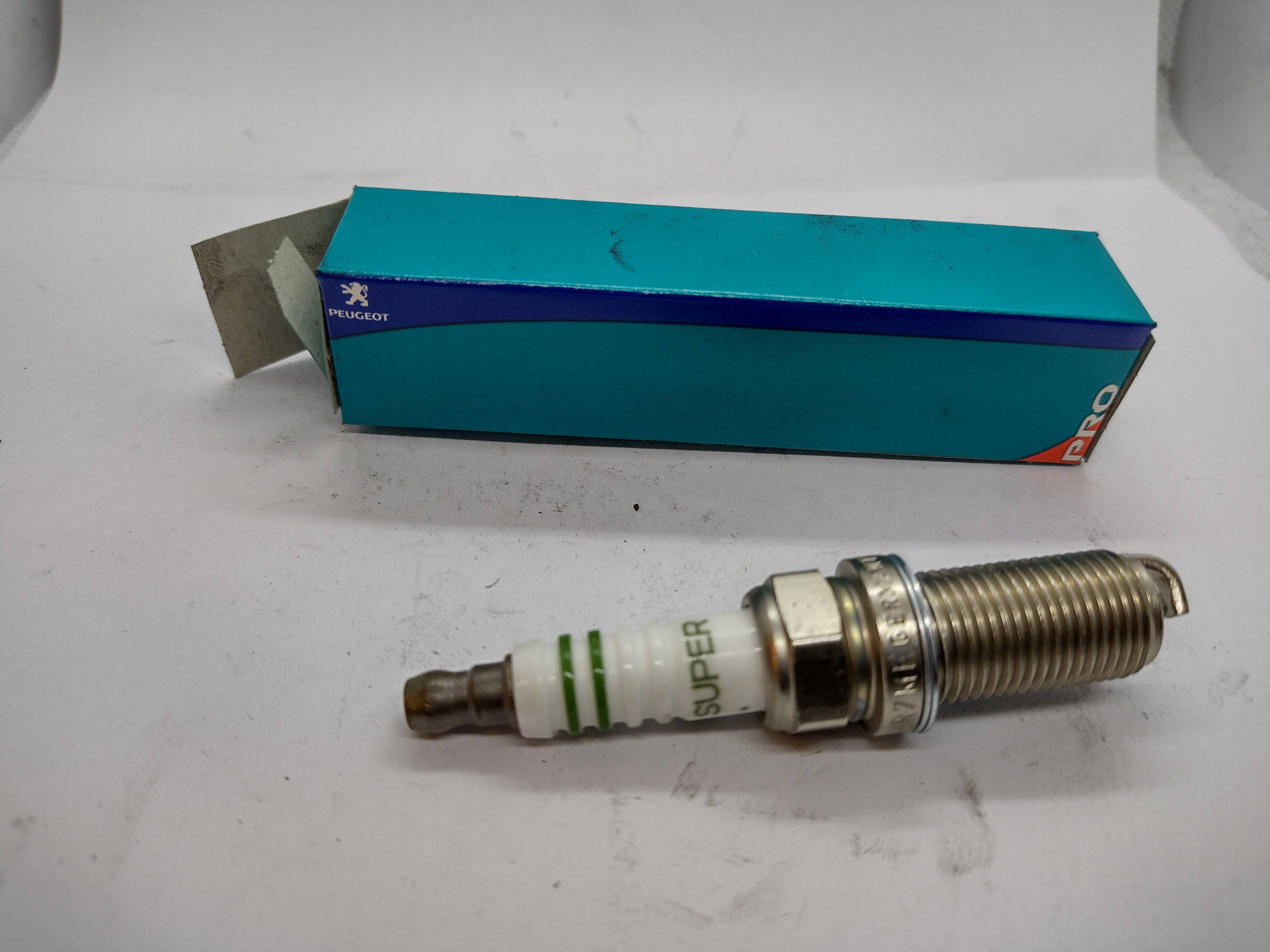 Original Peugeot Zündkerze 596090 NEU NOS NEW