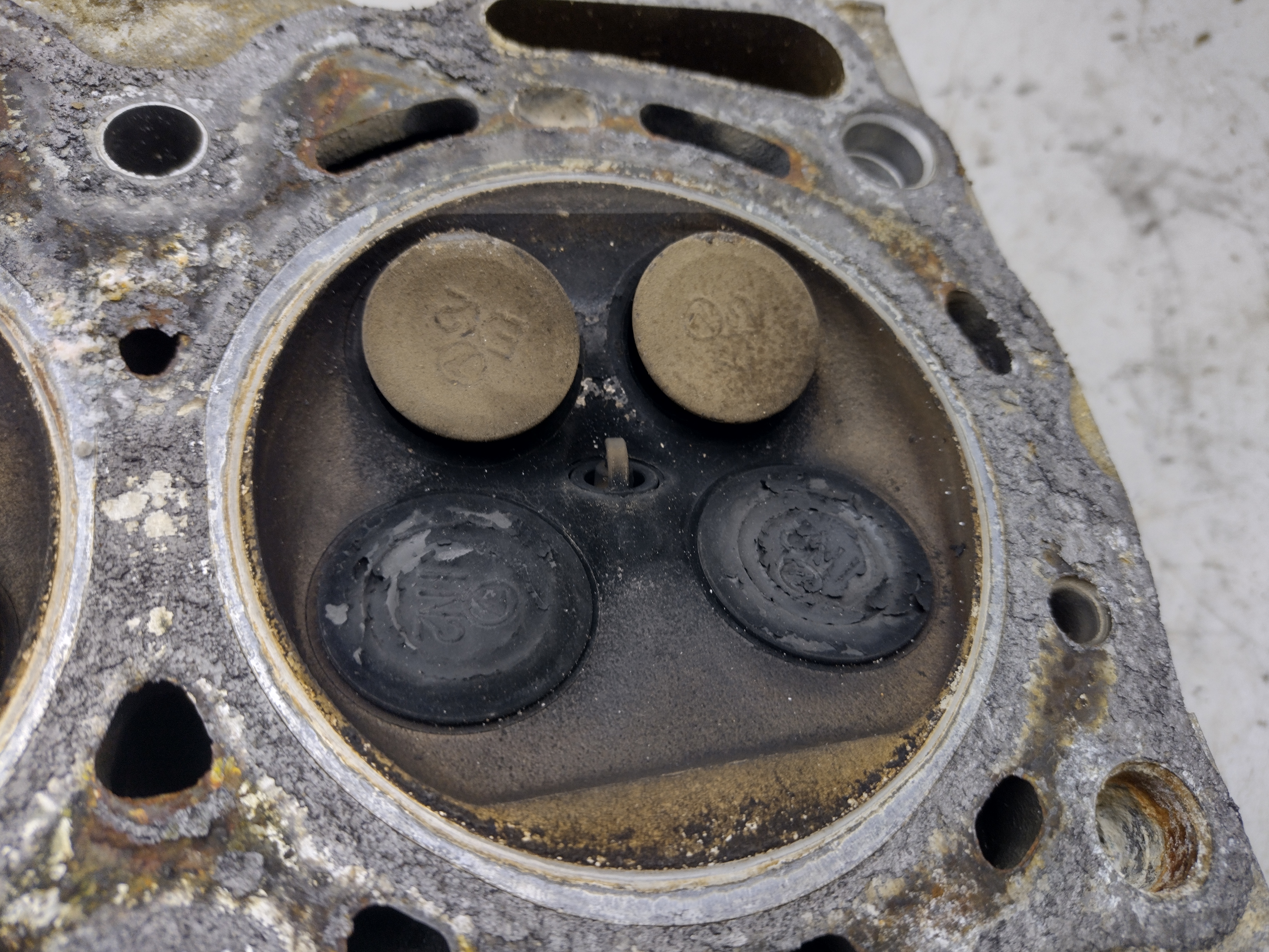 Zylinderkopfe mit Nockenwelle Links für Subaru Impreza GC GF 116PS