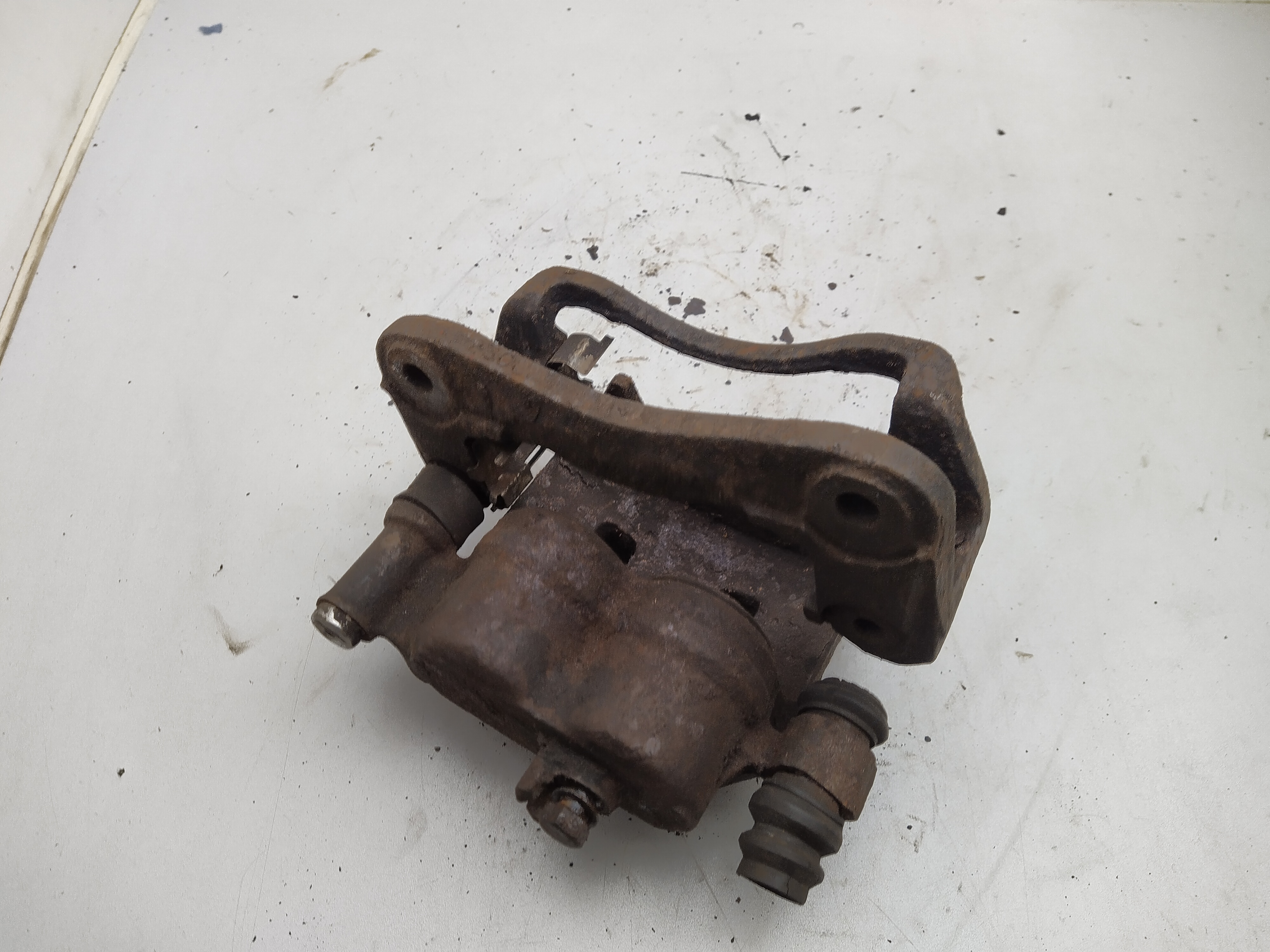 Subaru 2 Kolben Bremssattel vorne rechts mit Halter