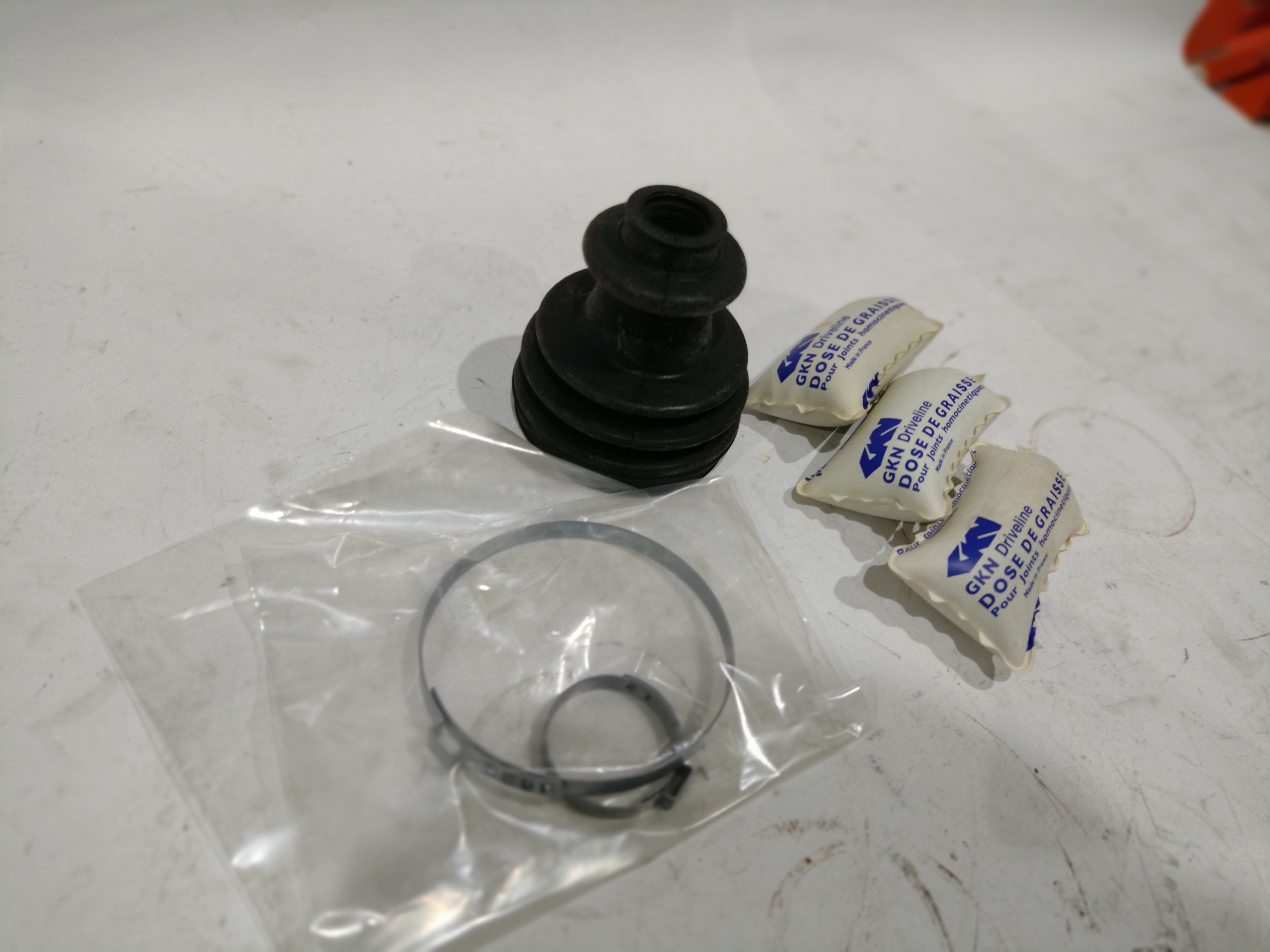 Peugeot 205 106 / Citroen AX Manschettensatz Radseite 329381 NEU NOS NEW