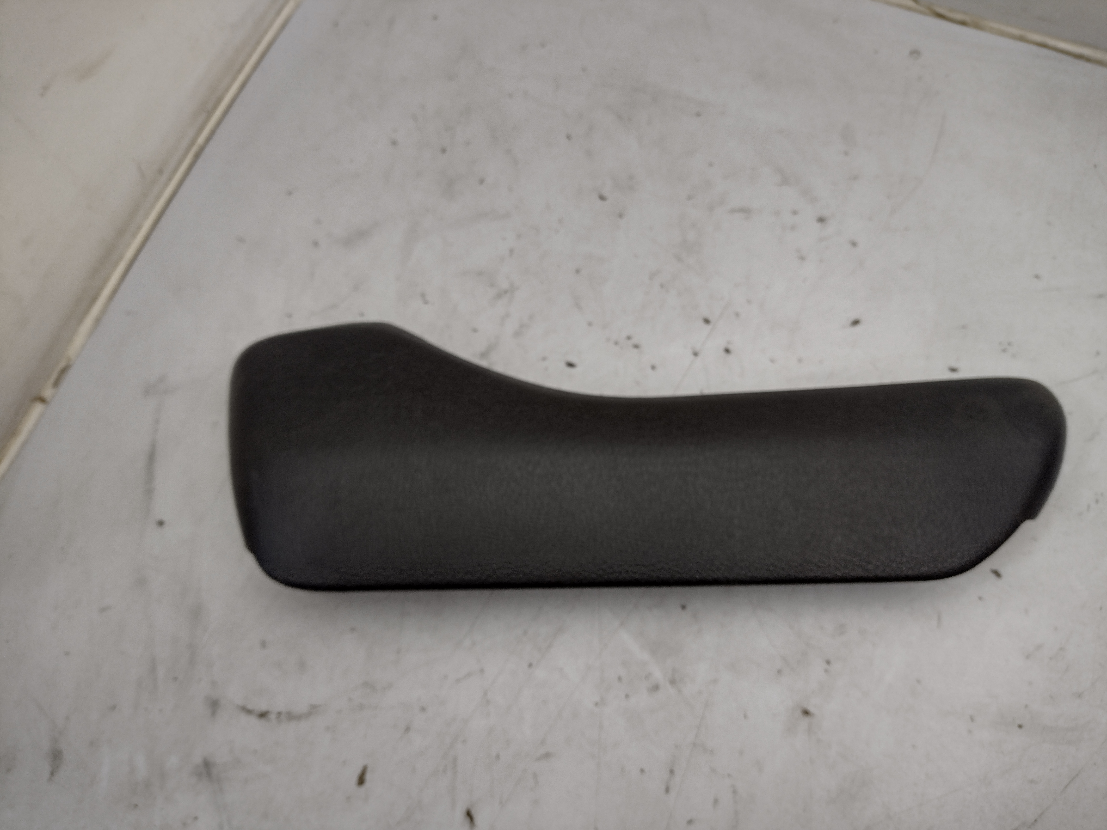 Peugeot GEHAEUSE Sitzabdeckung 8913JJ NEU NOS NEW OEM