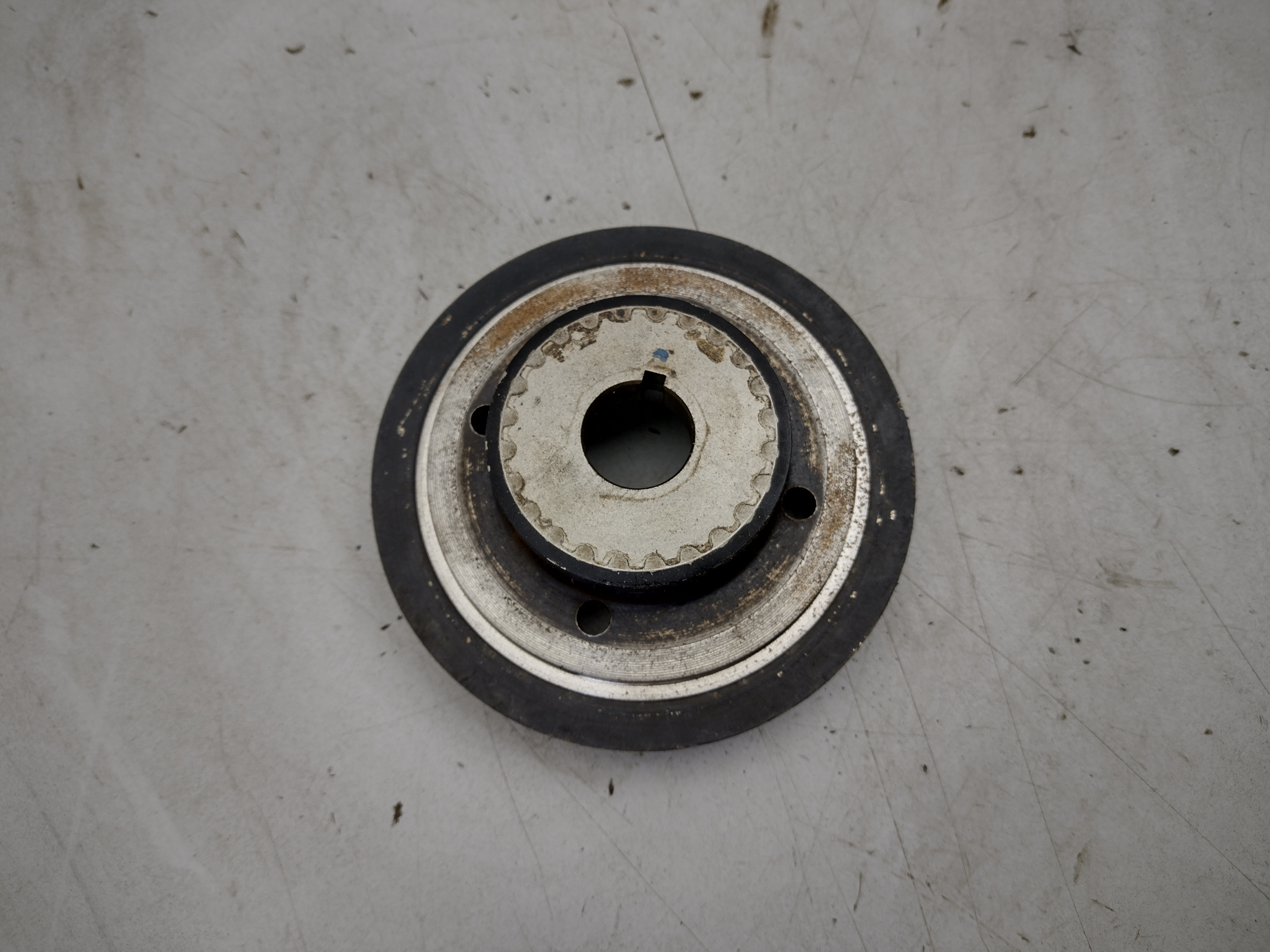Riemenscheibe  von Subaru Outback H6 EZ30D BE BH