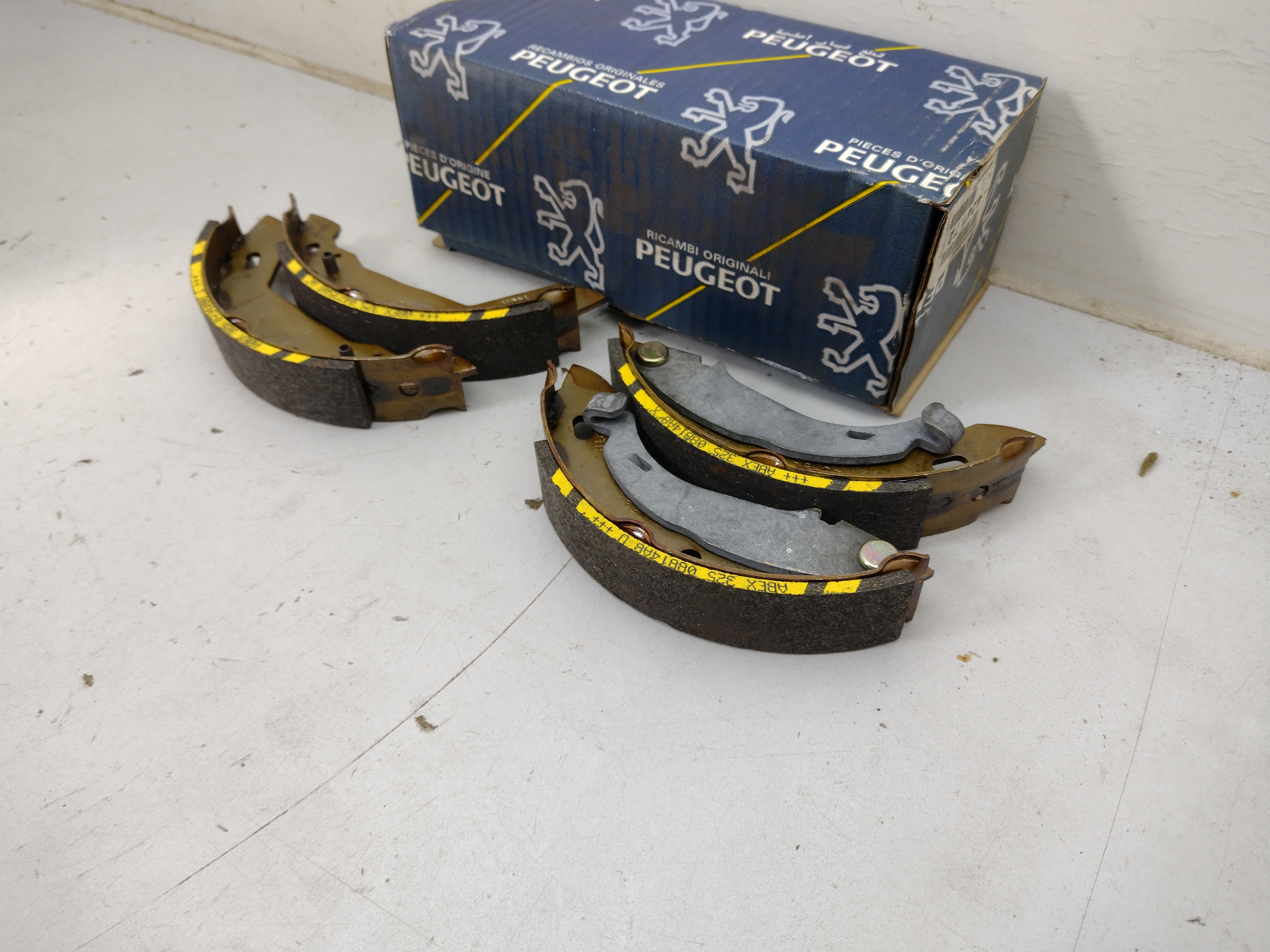 Peugeot / Citroen Bremsbacken 424172 NOS NEW