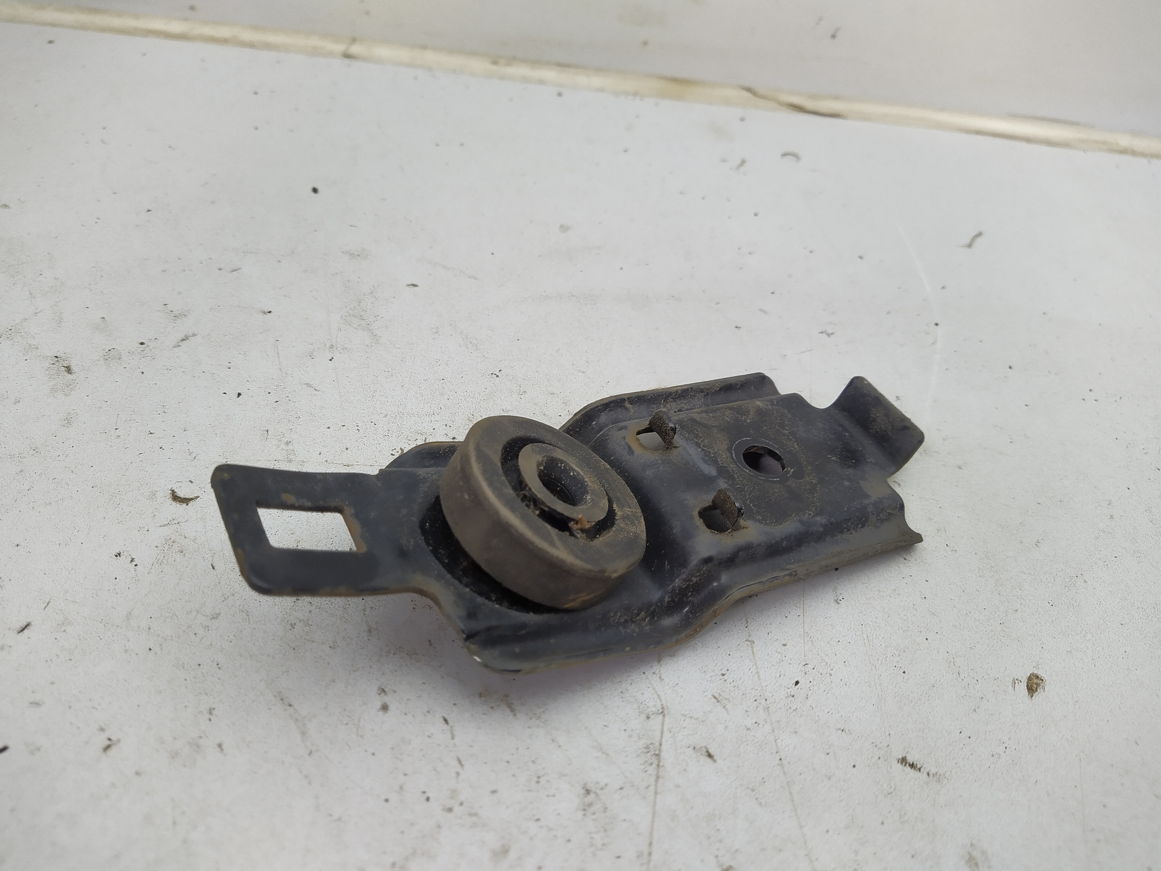 Kühlerhalter mit Gummi von Subaru Impreza 1 GC GF 93-00