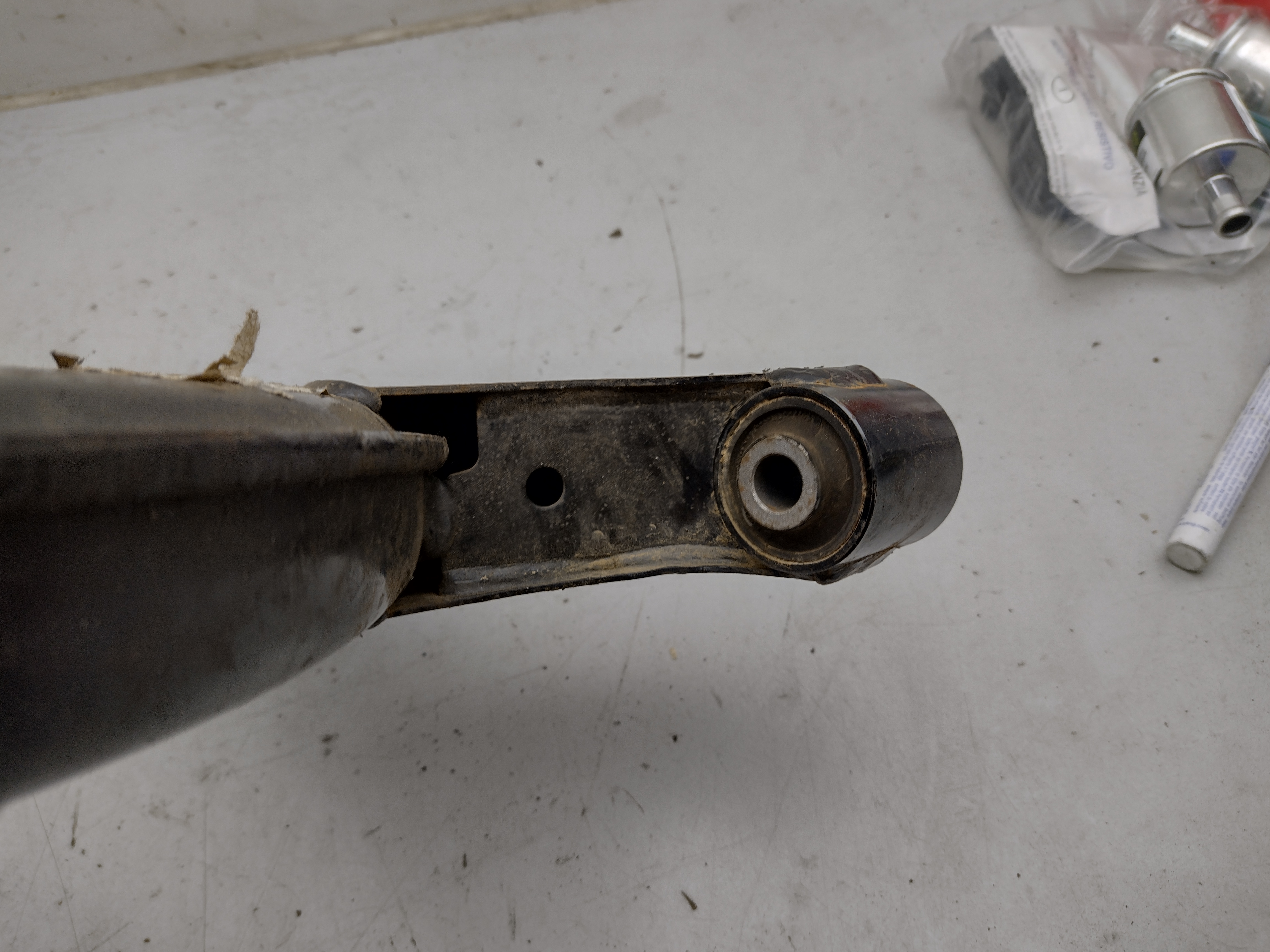 neuwertiger Querlenker vorne links für Subaru Impreza GC GF 93-00