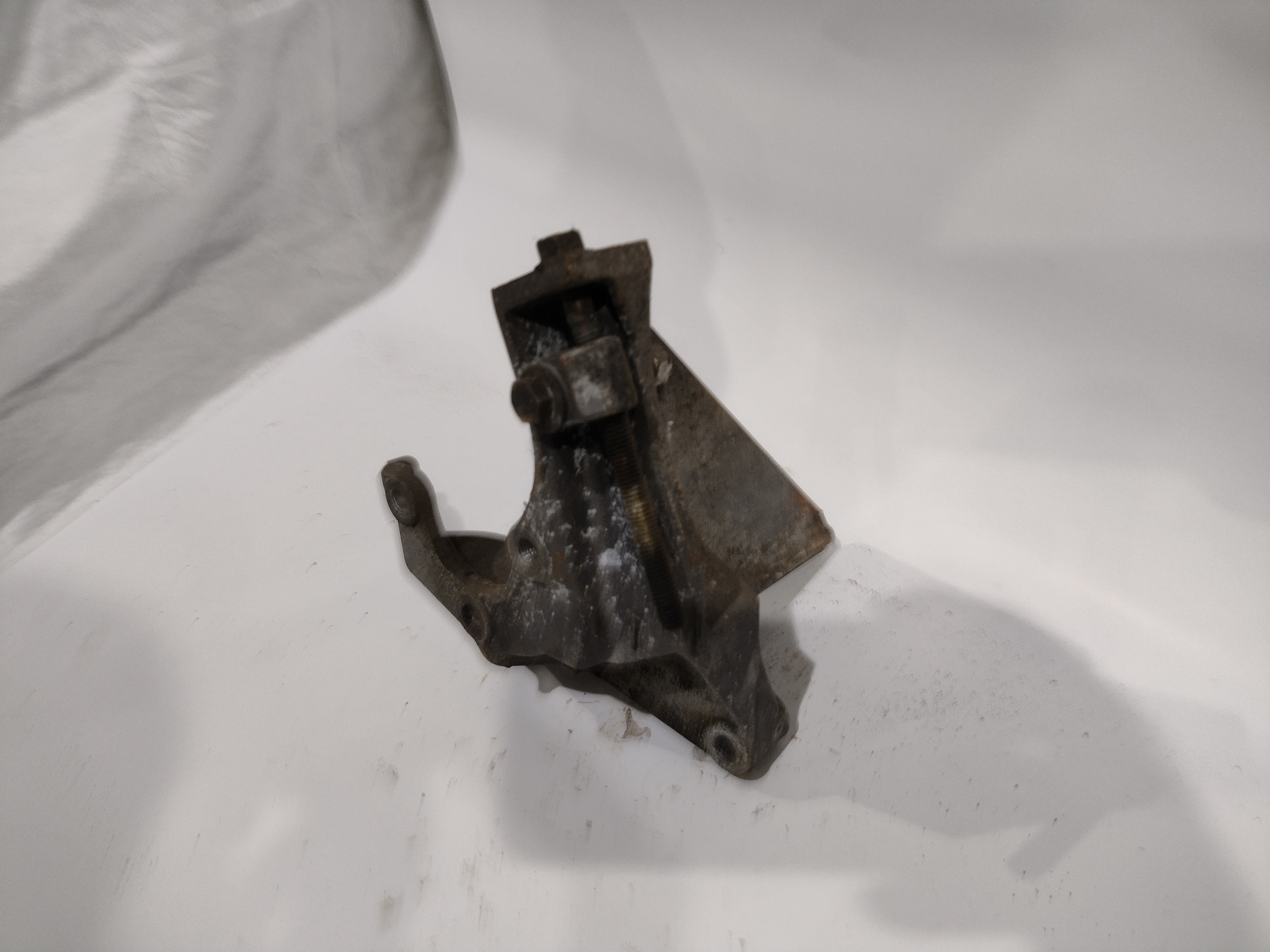Halter Servopumpe Riemenspanner für Subaru Legacy BD BG 2.0l EJ20 85 KW 116 PS